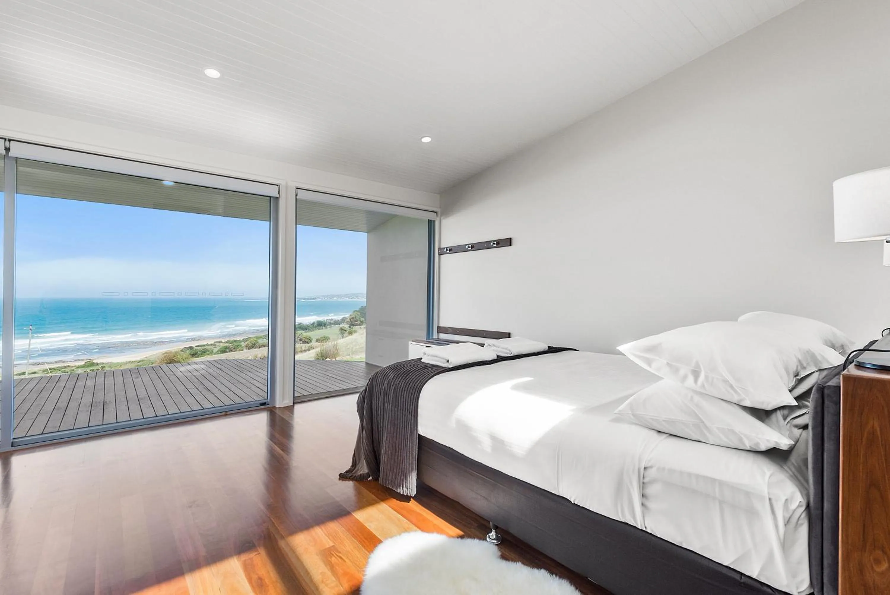 Sea view, Bed in Seafarers Getaway