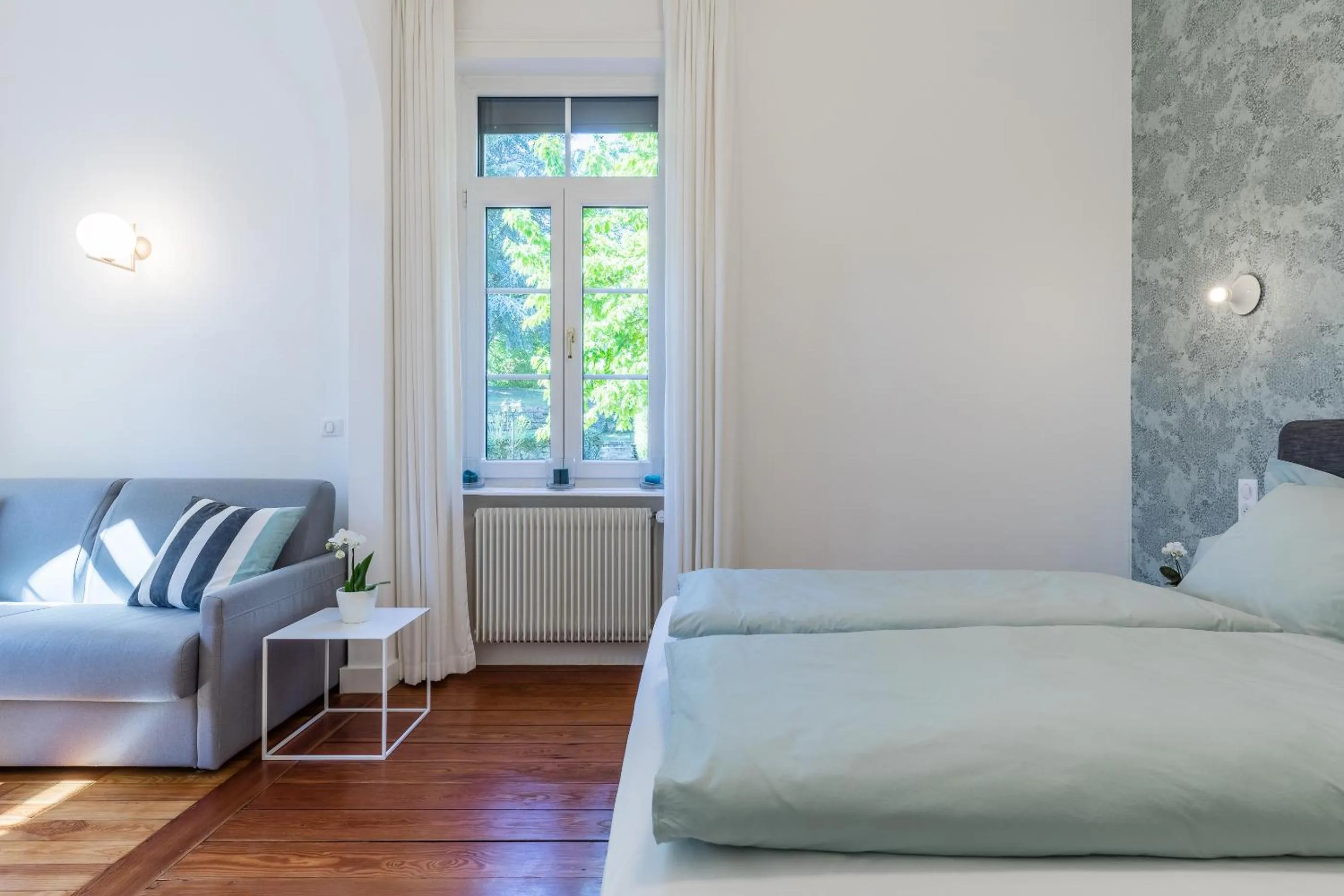 Photo of the whole room, Bed in Chambre d'hôtes Du côté des remparts