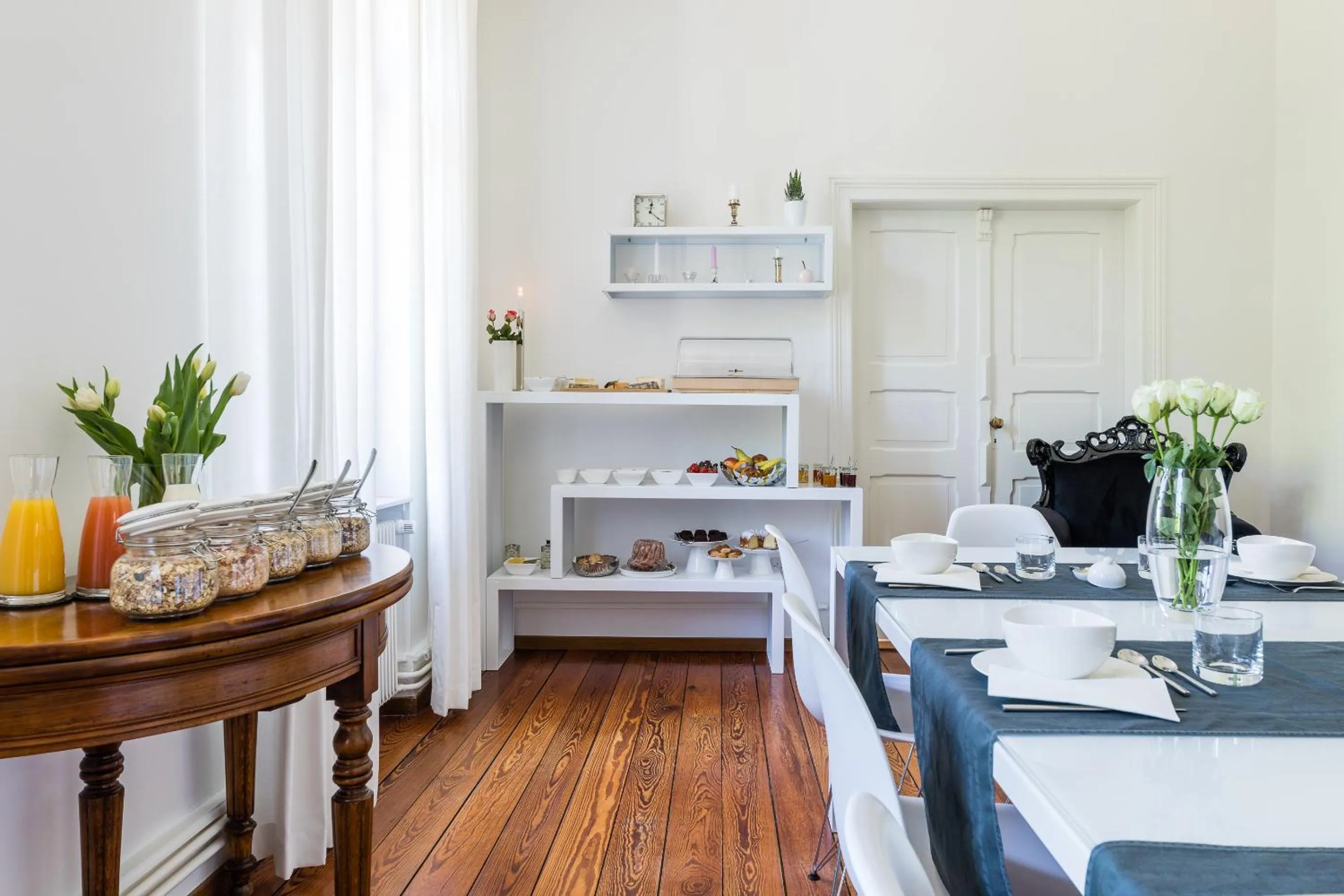 Buffet breakfast in Chambre d'hôtes Du côté des remparts