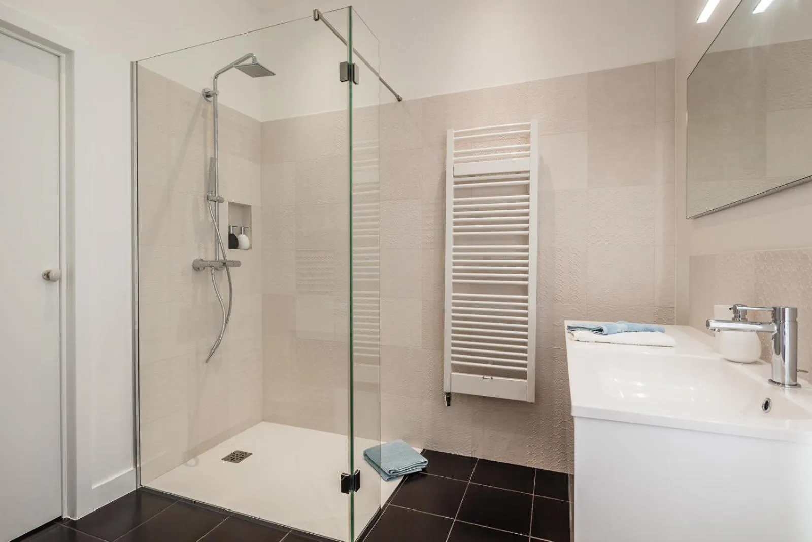 Bathroom in Chambre d'hôtes Du côté des remparts