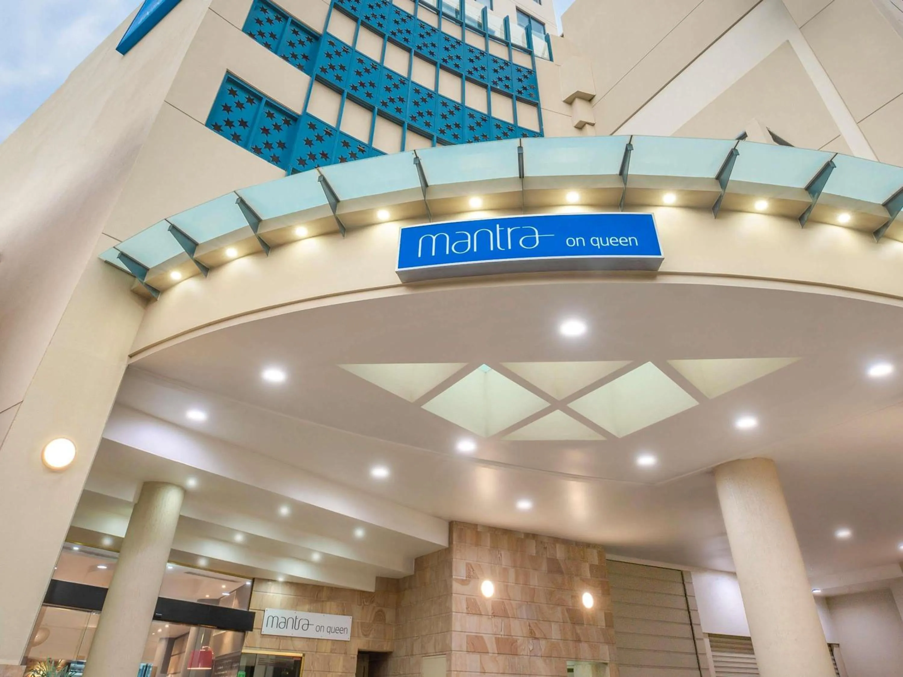 Property building in Mantra on Queen