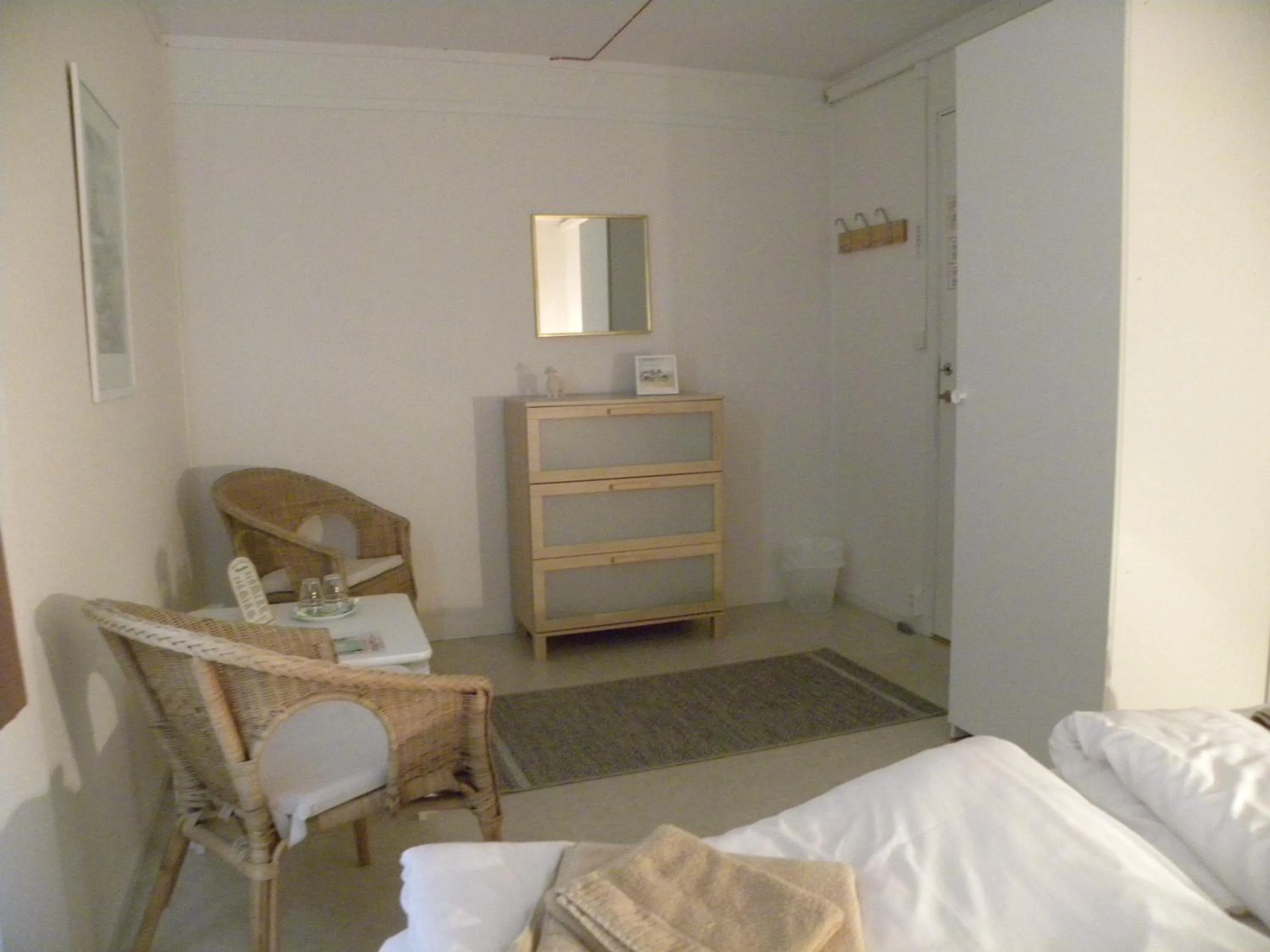 Photo of the whole room, Bed in Hillesgården