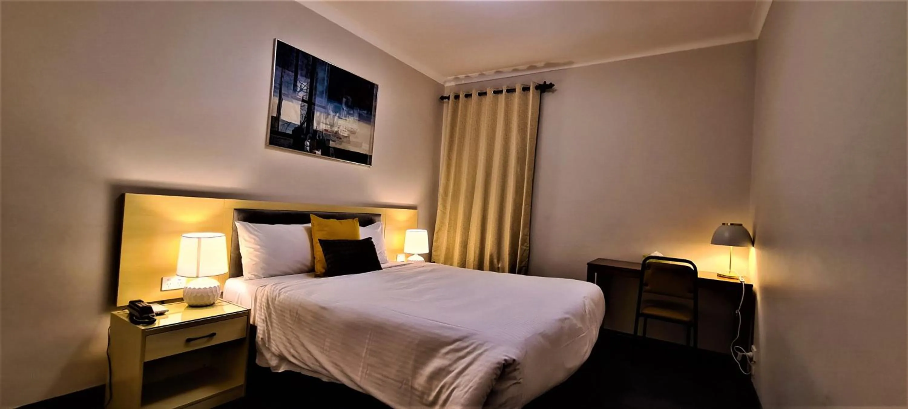 Bedroom, Bed in Brunswick Tower Hotel