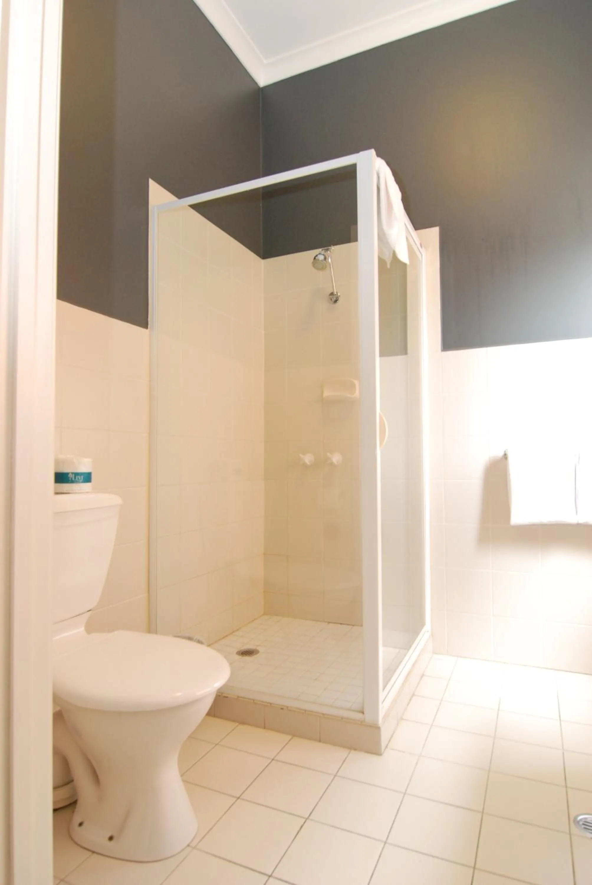 Bathroom in Brunswick Tower Hotel