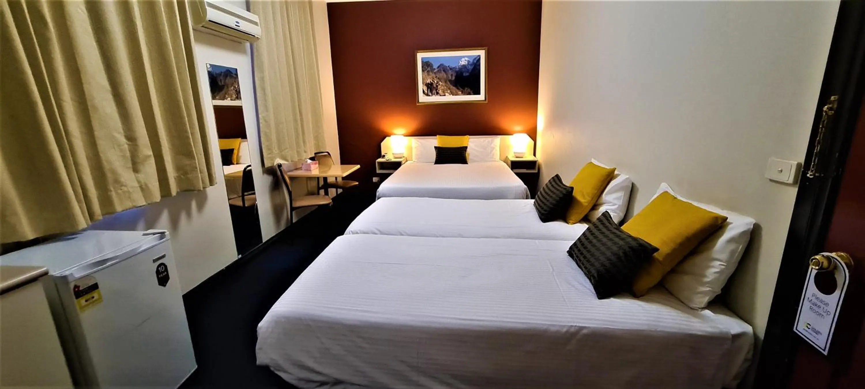 Photo of the whole room, Bed in Brunswick Tower Hotel