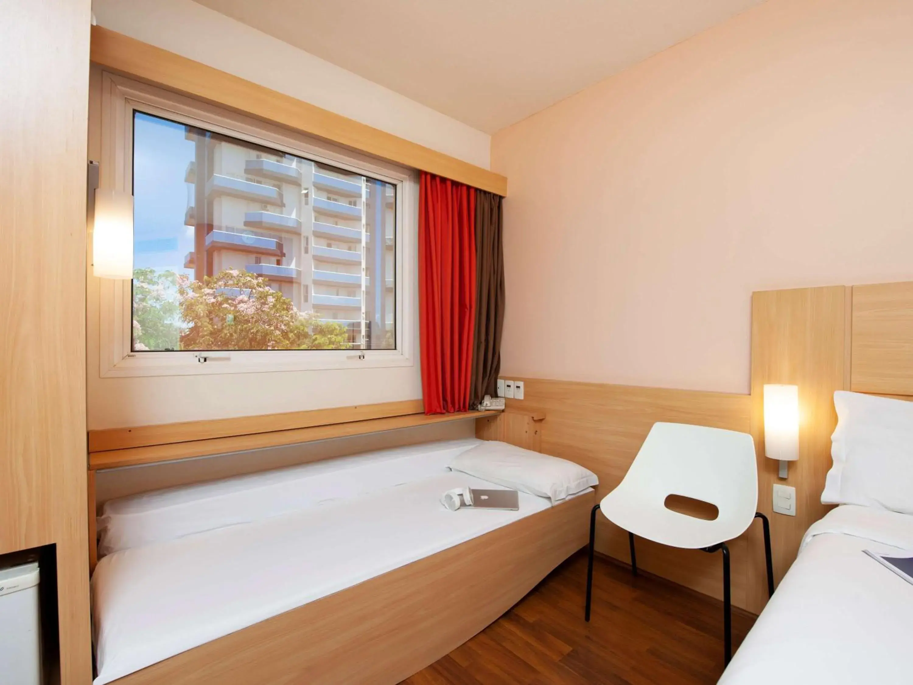 Photo of the whole room, Bed in Ibis São Carlos Photo of the whole room, Bed in Ibis São Carlos