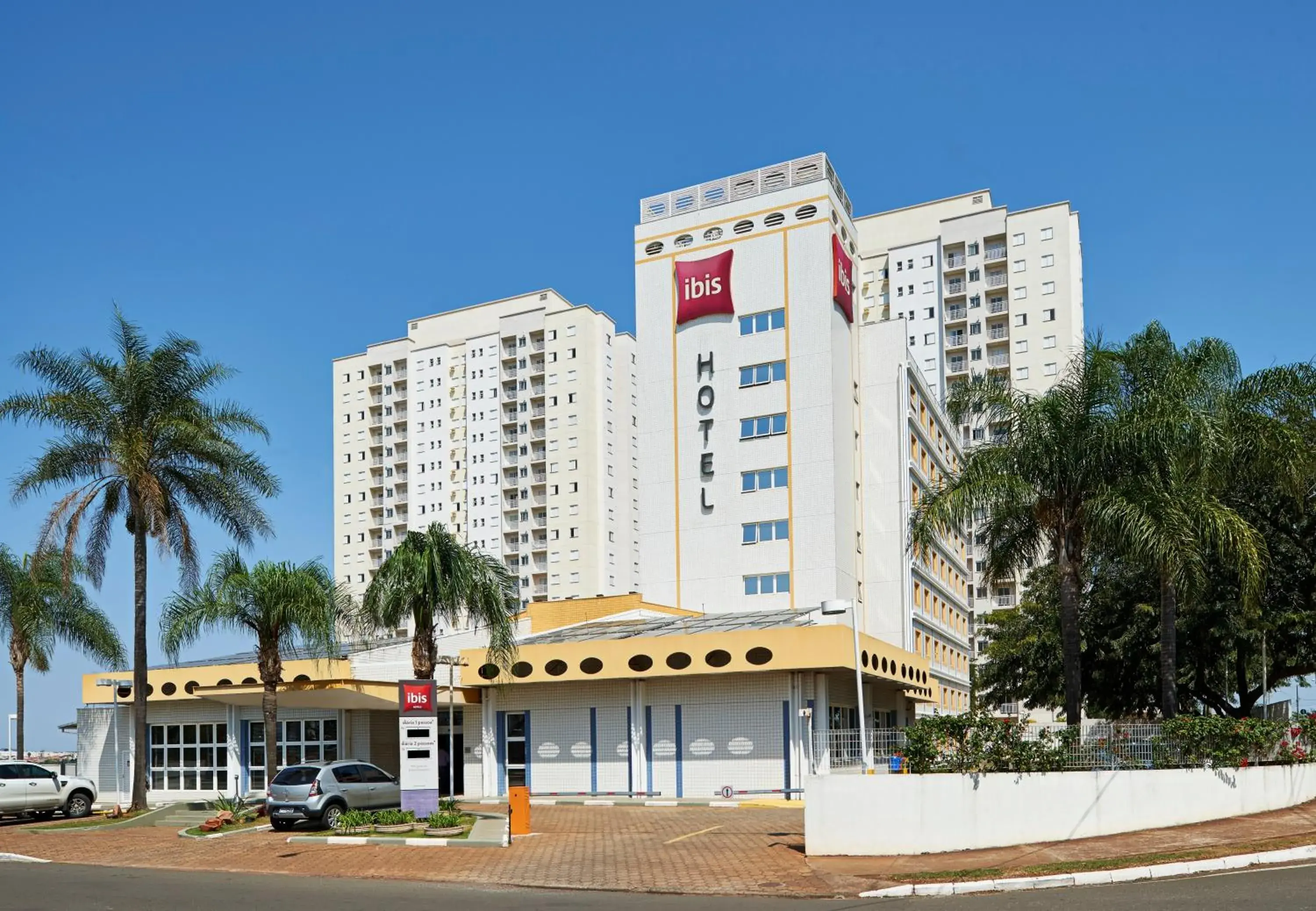 Facade/entrance in Ibis São Carlos Facade/entrance in Ibis São Carlos