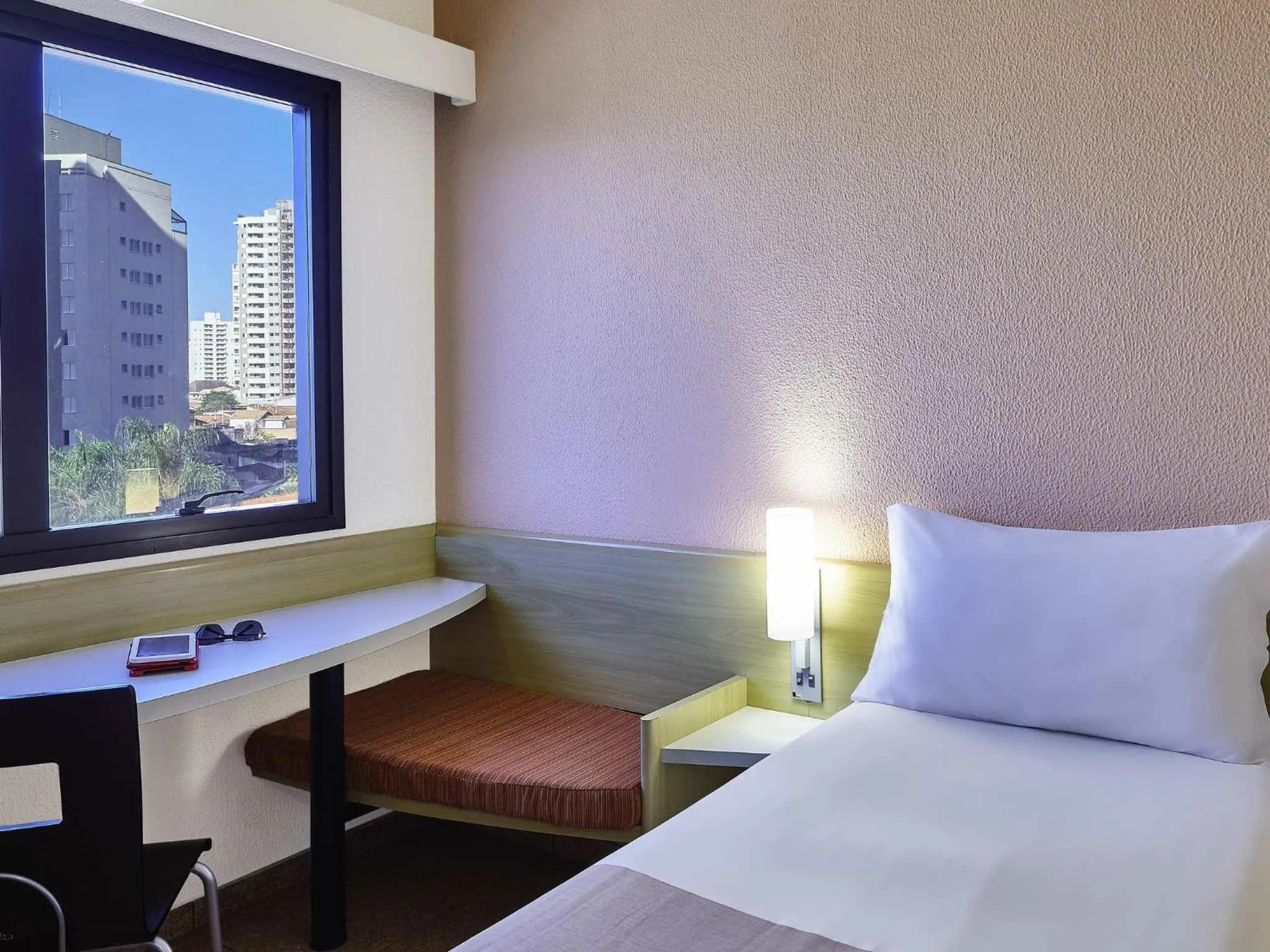 Bedroom, Bed in ibis Taubate