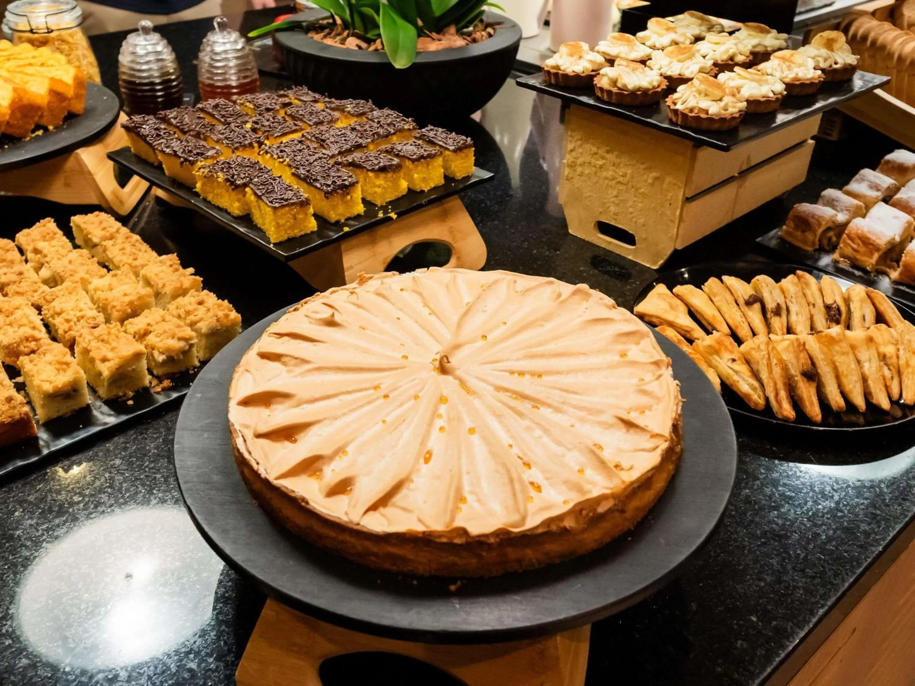 Restaurant/places to eat in ibis Joinville