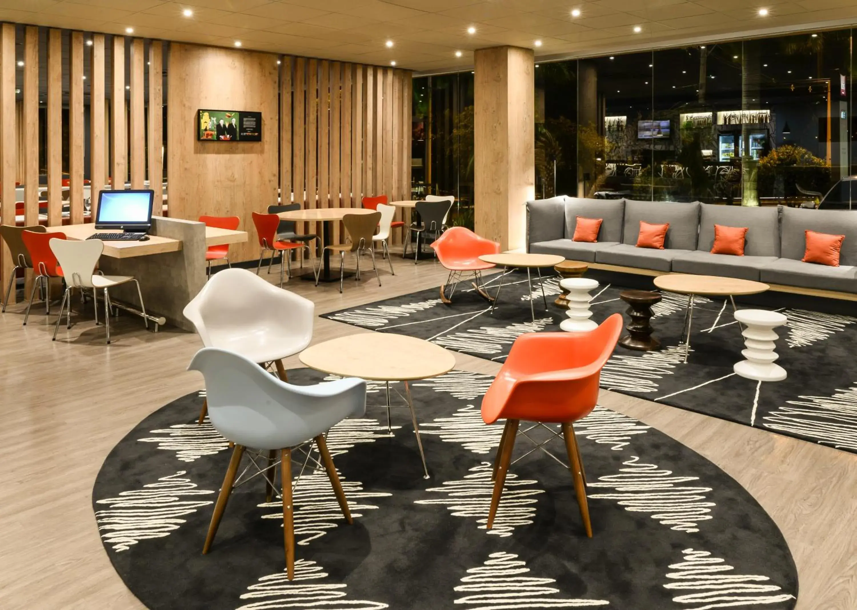 Lounge or bar in ibis Campo Grande Lounge or bar in ibis Campo Grande