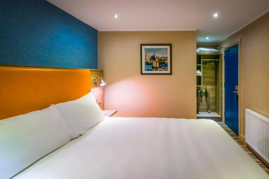 Bedroom in Ibis Styles Birmingham Hagley Road