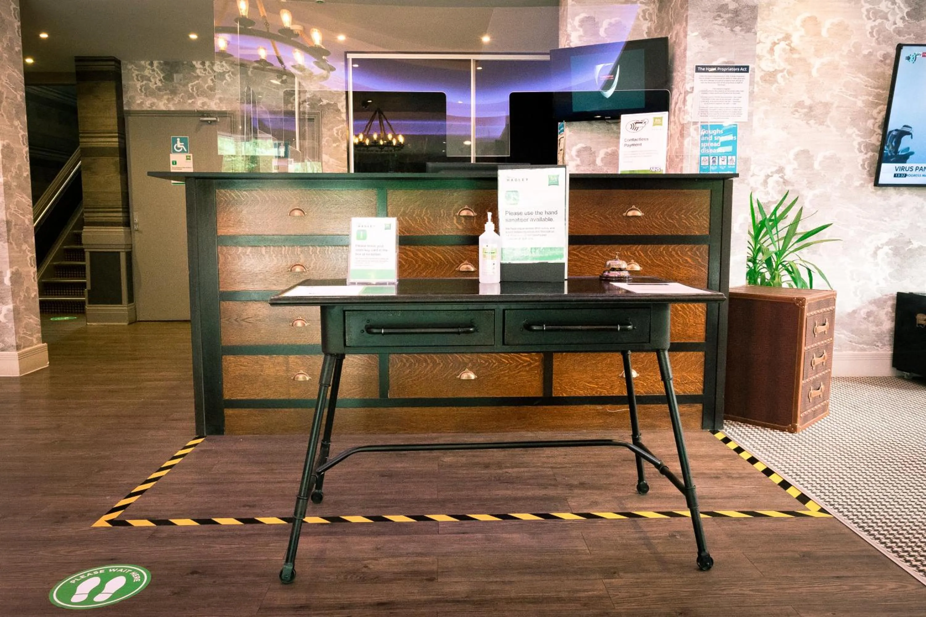 Lobby or reception in Ibis Styles Birmingham Hagley Road