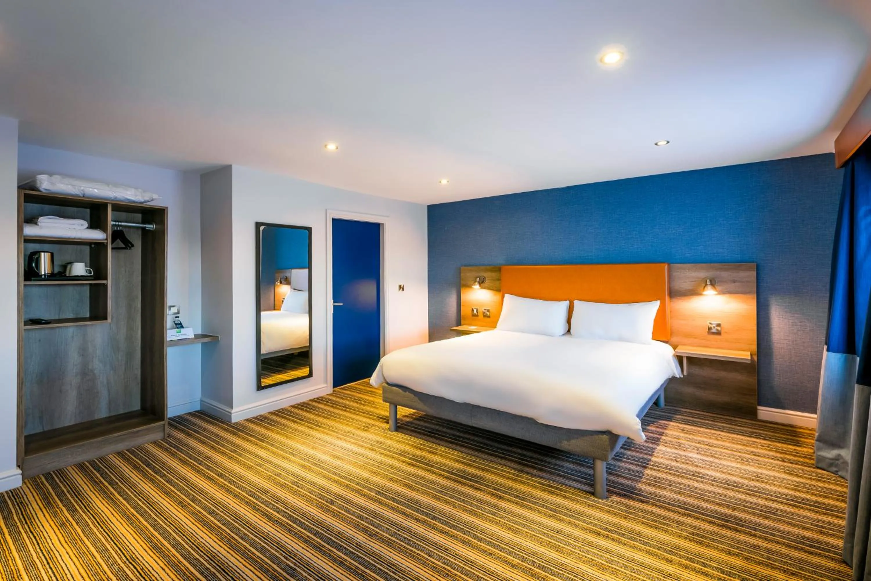 Bed in Ibis Styles Birmingham Hagley Road