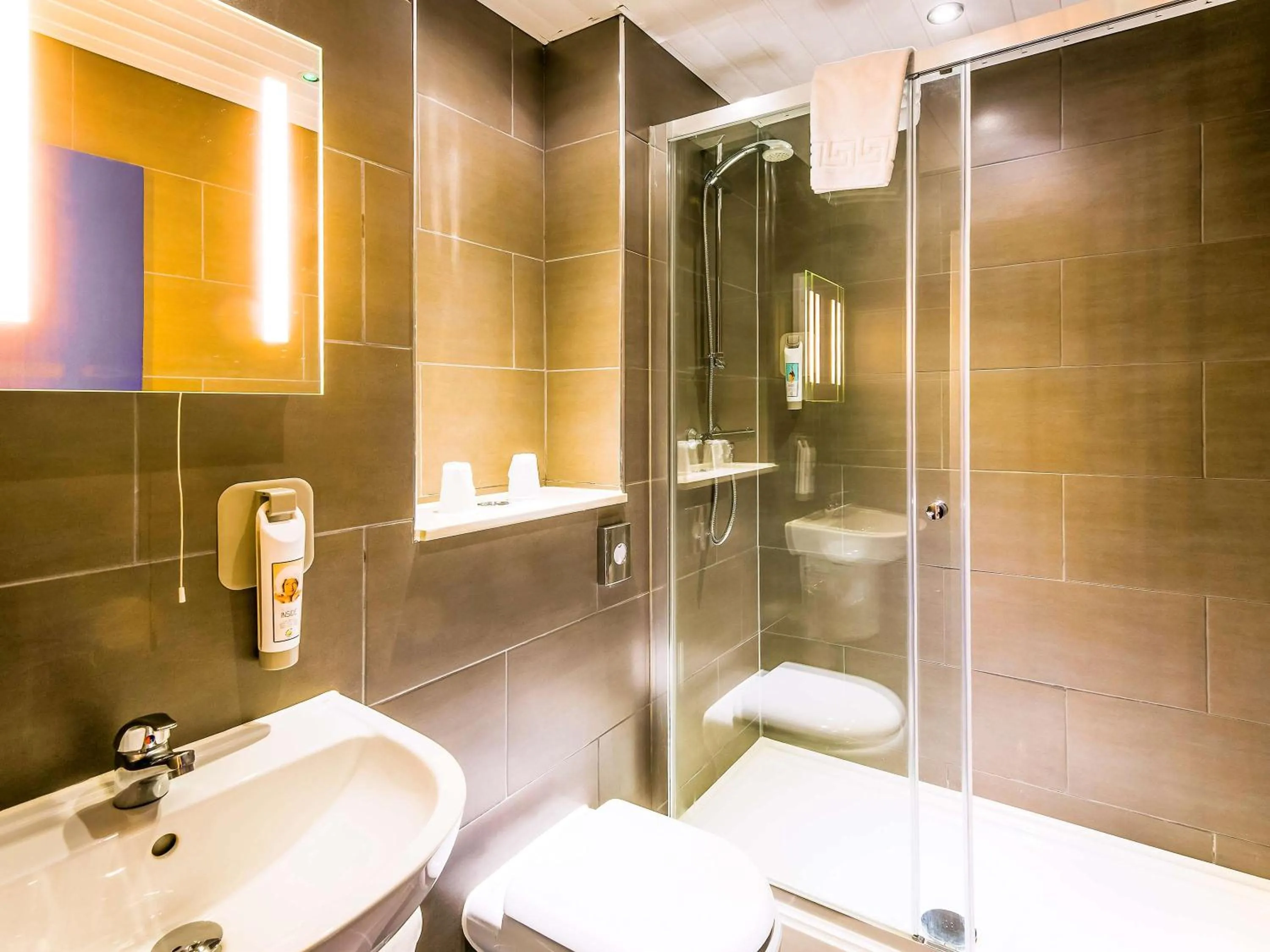 Photo of the whole room, Bathroom in Ibis Styles Birmingham Hagley Road