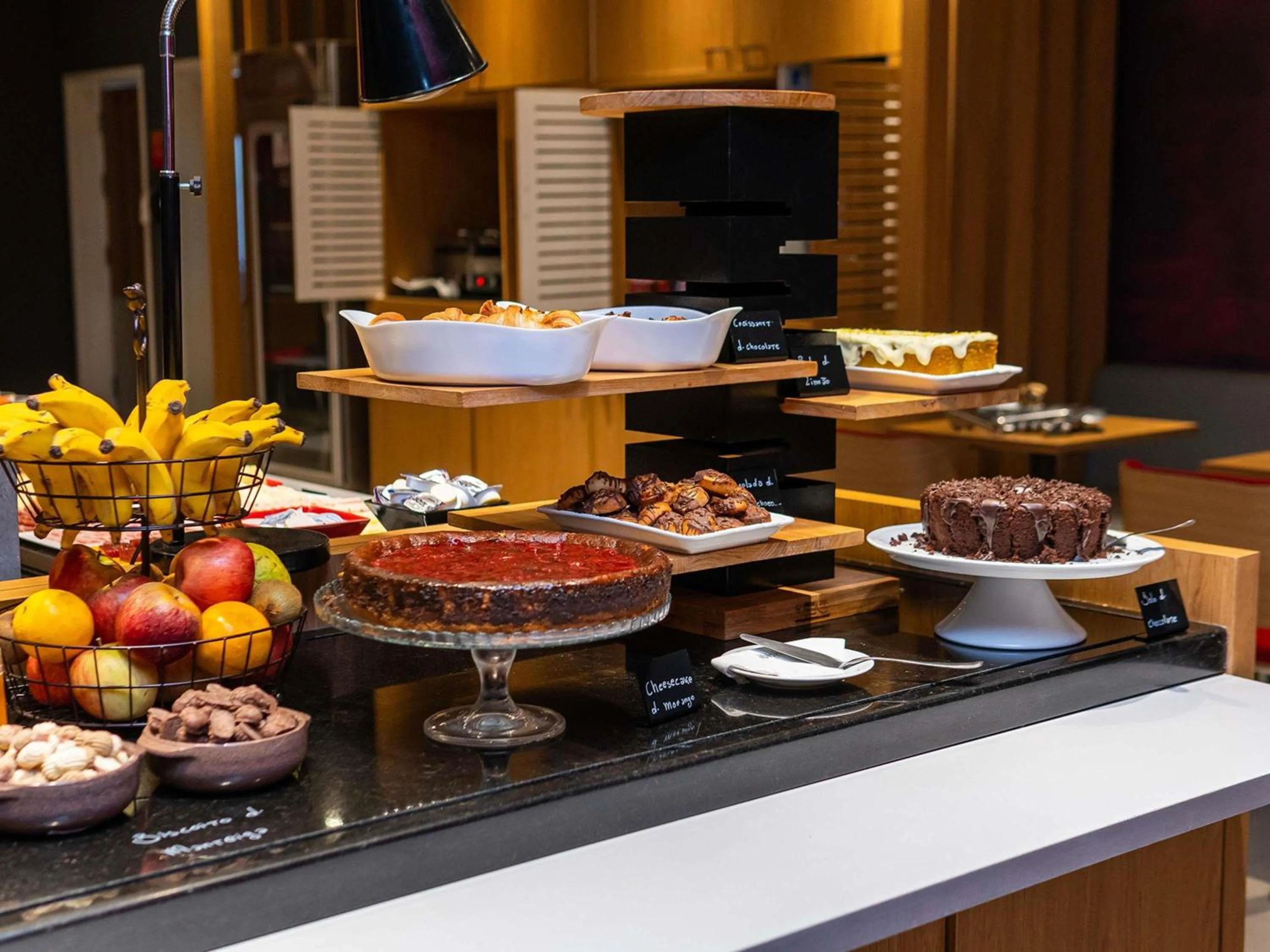 Restaurant/places to eat in ibis Chapeco