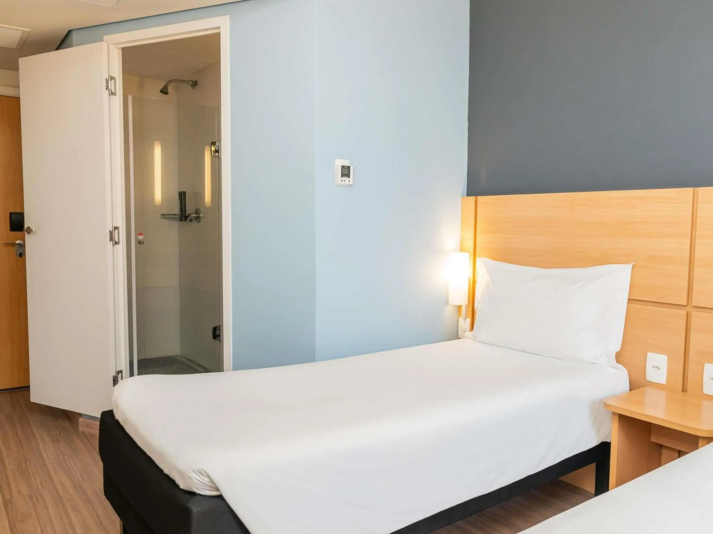 Bedroom, Bed in ibis Chapeco Bedroom, Bed in ibis Chapeco