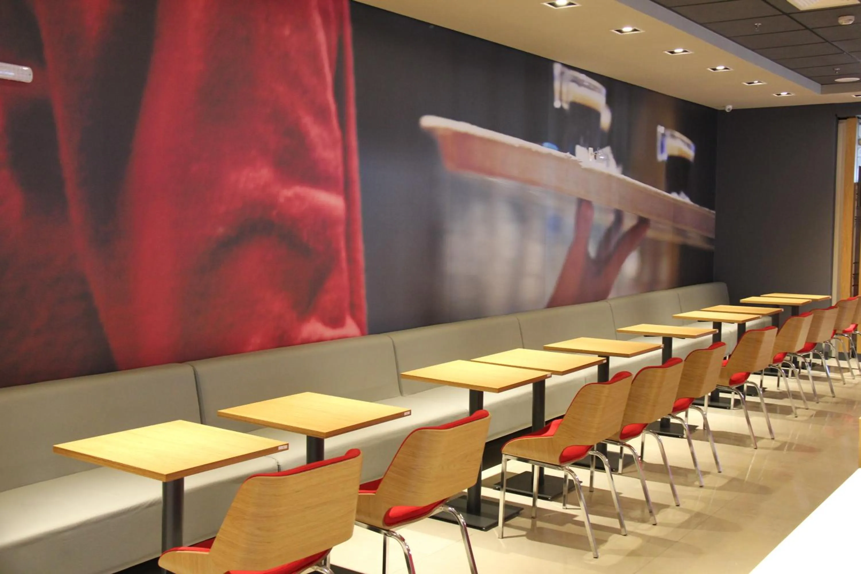 Restaurant/places to eat in ibis Chapeco