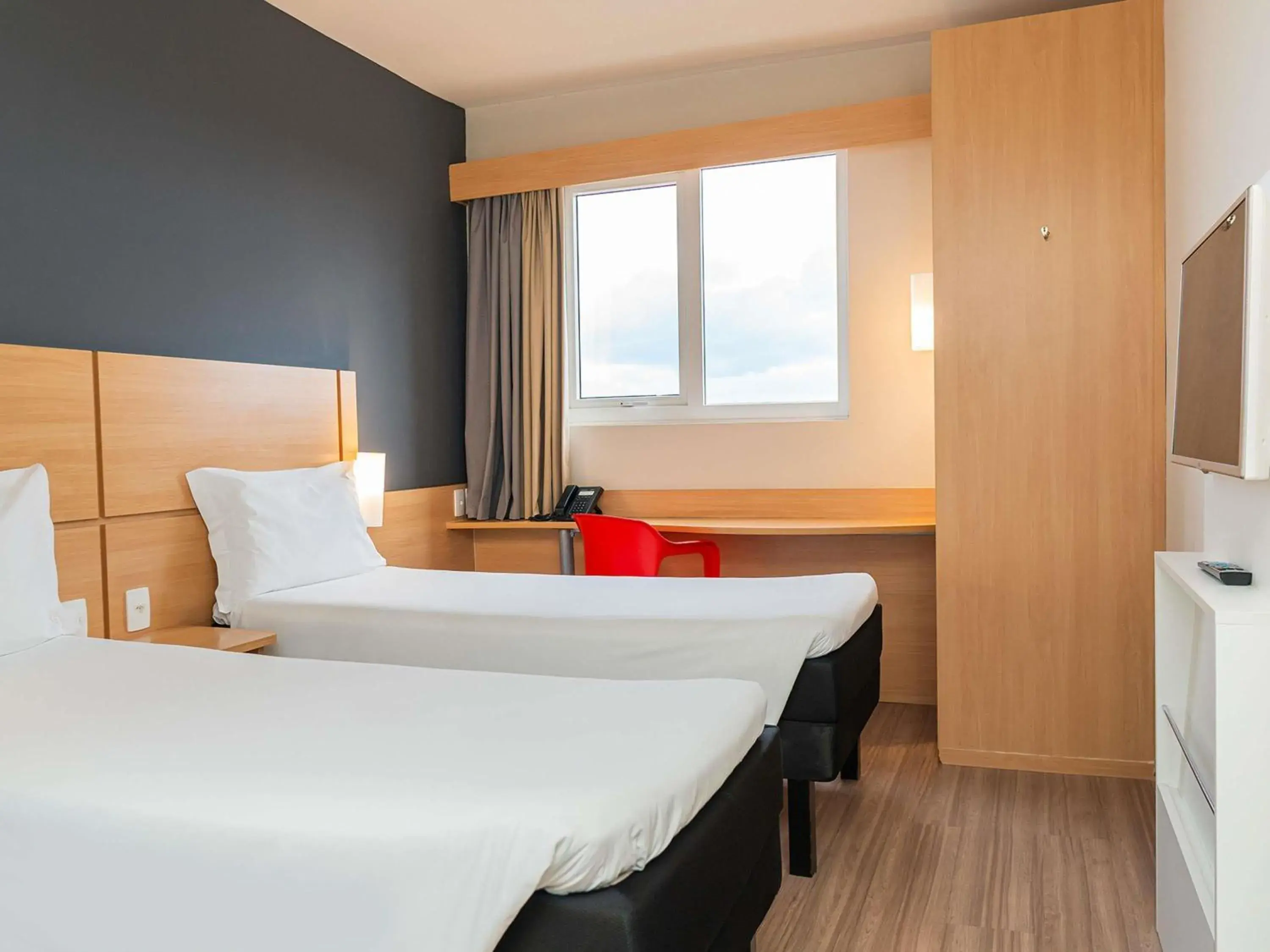 Bedroom, Bed in ibis Chapeco Bedroom, Bed in ibis Chapeco