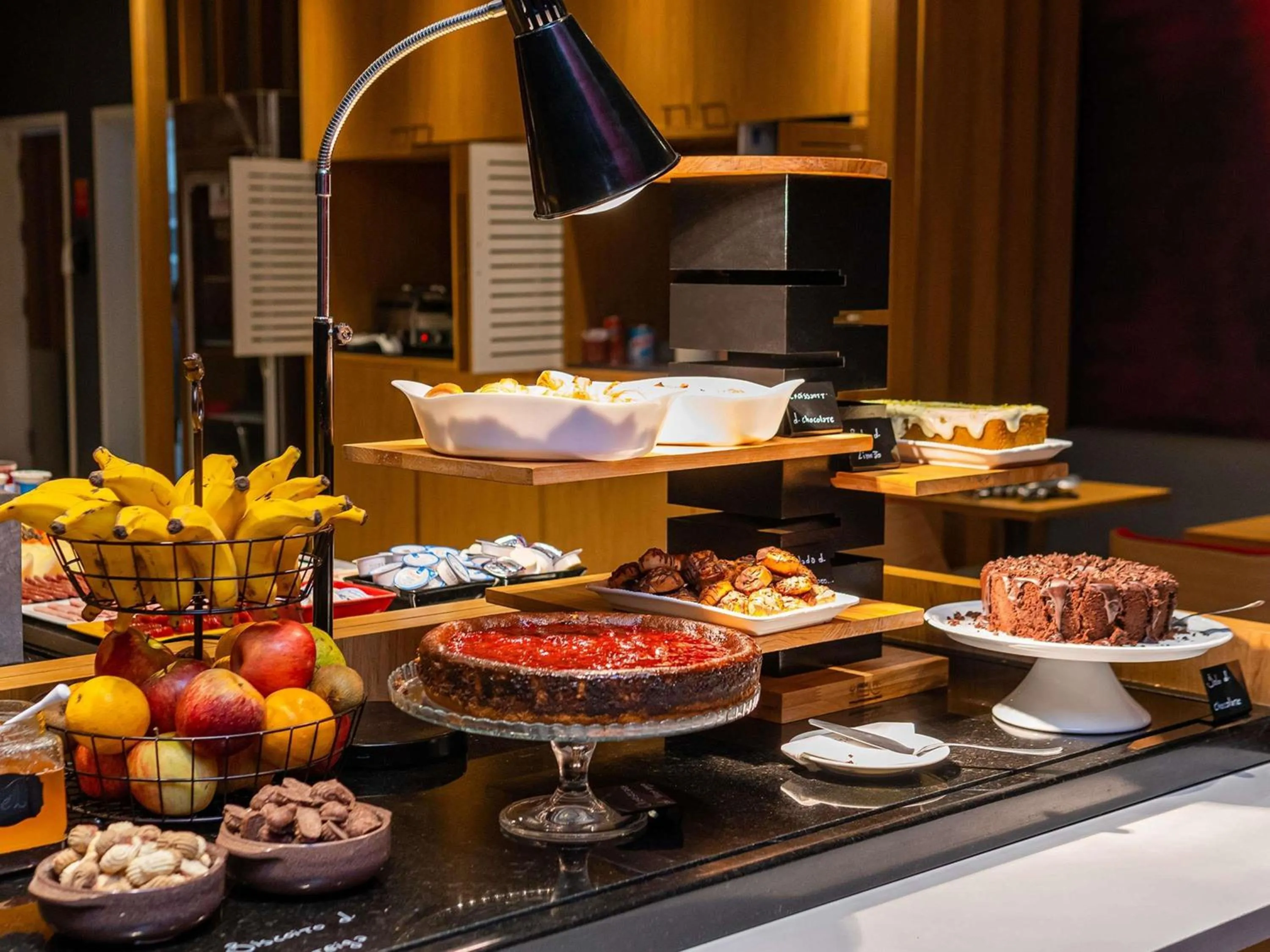 Restaurant/places to eat in ibis Chapeco