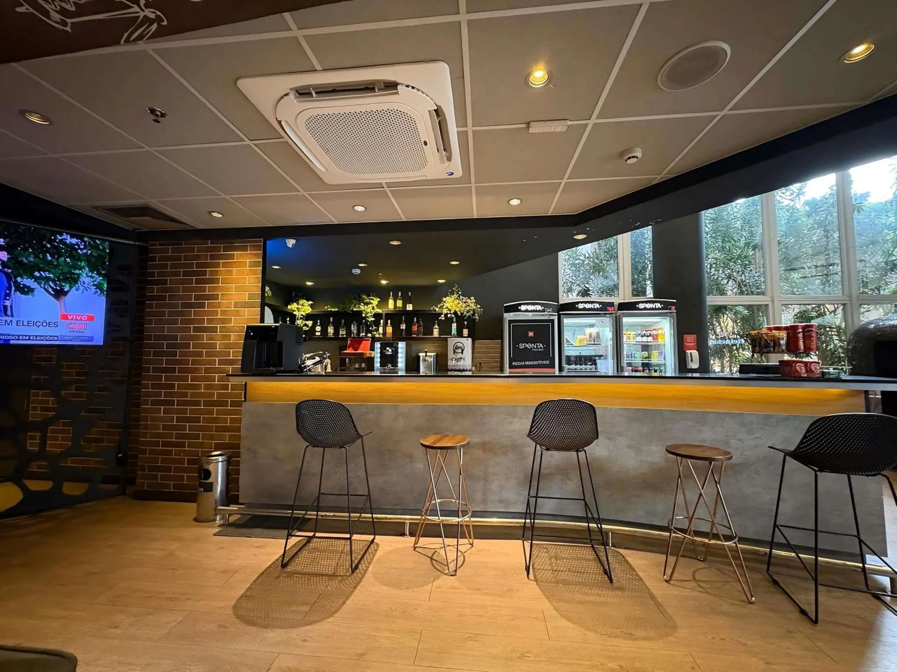 Lounge or bar in ibis Jundiai Shopping