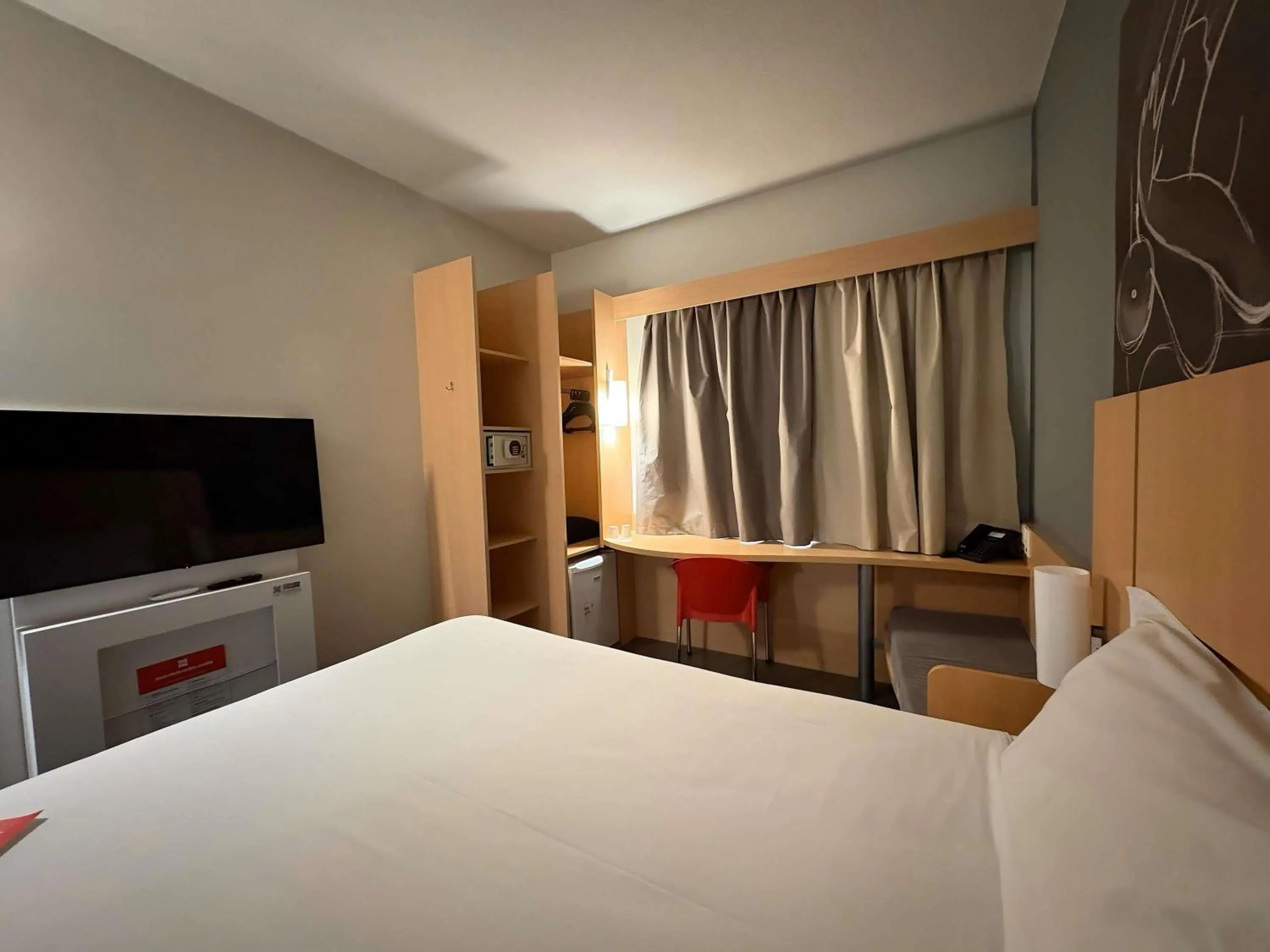 Bedroom, Bed in ibis Jundiai Shopping