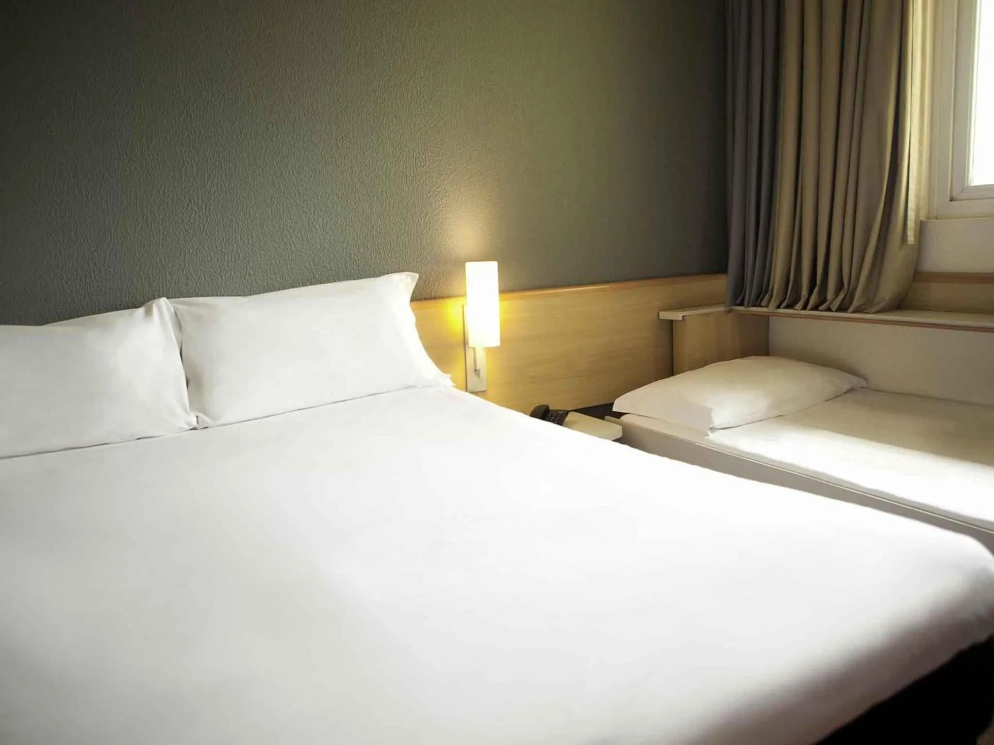 Bedroom, Bed in ibis Criciuma