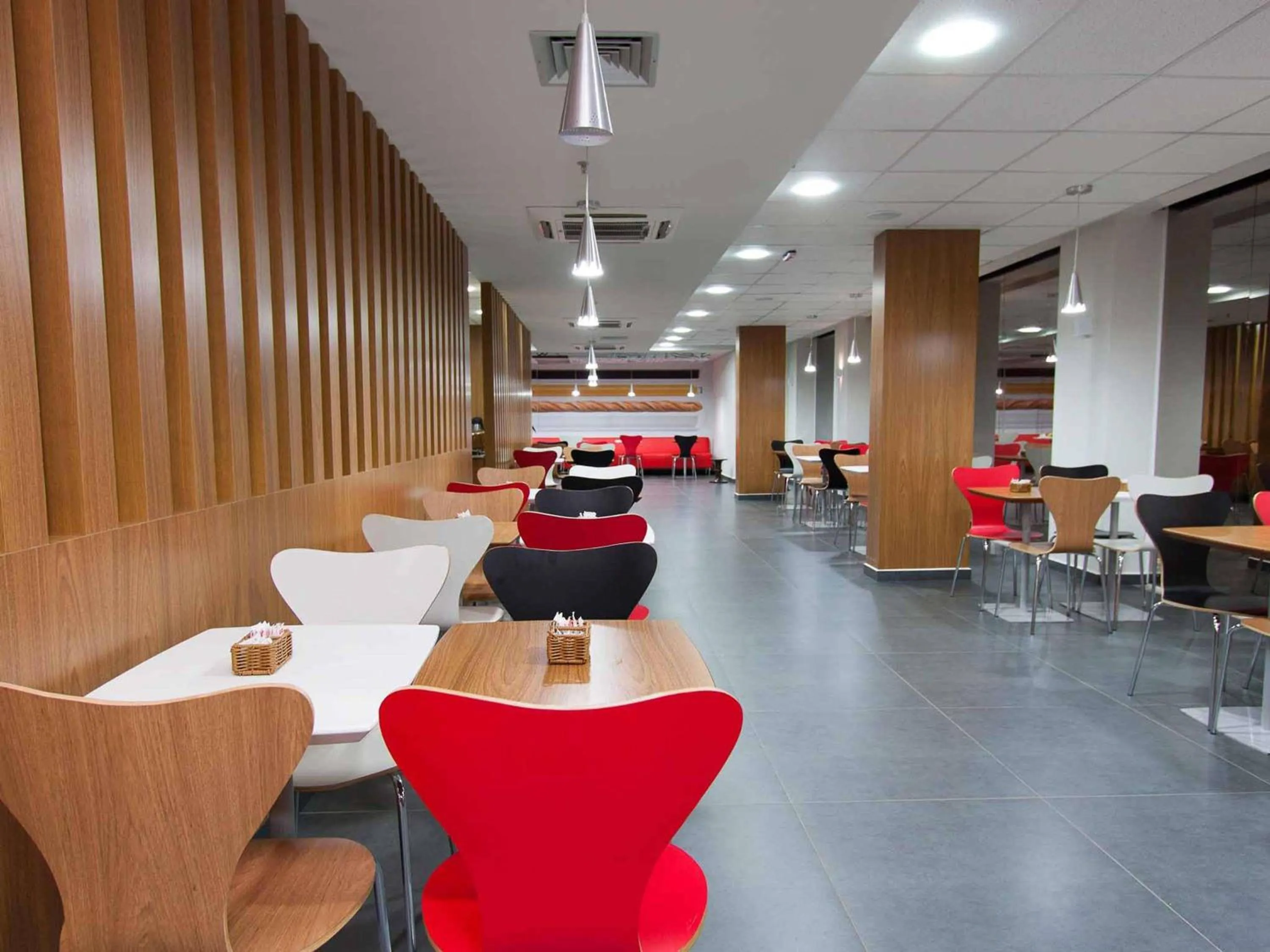 Restaurant/places to eat in ibis Cascavel