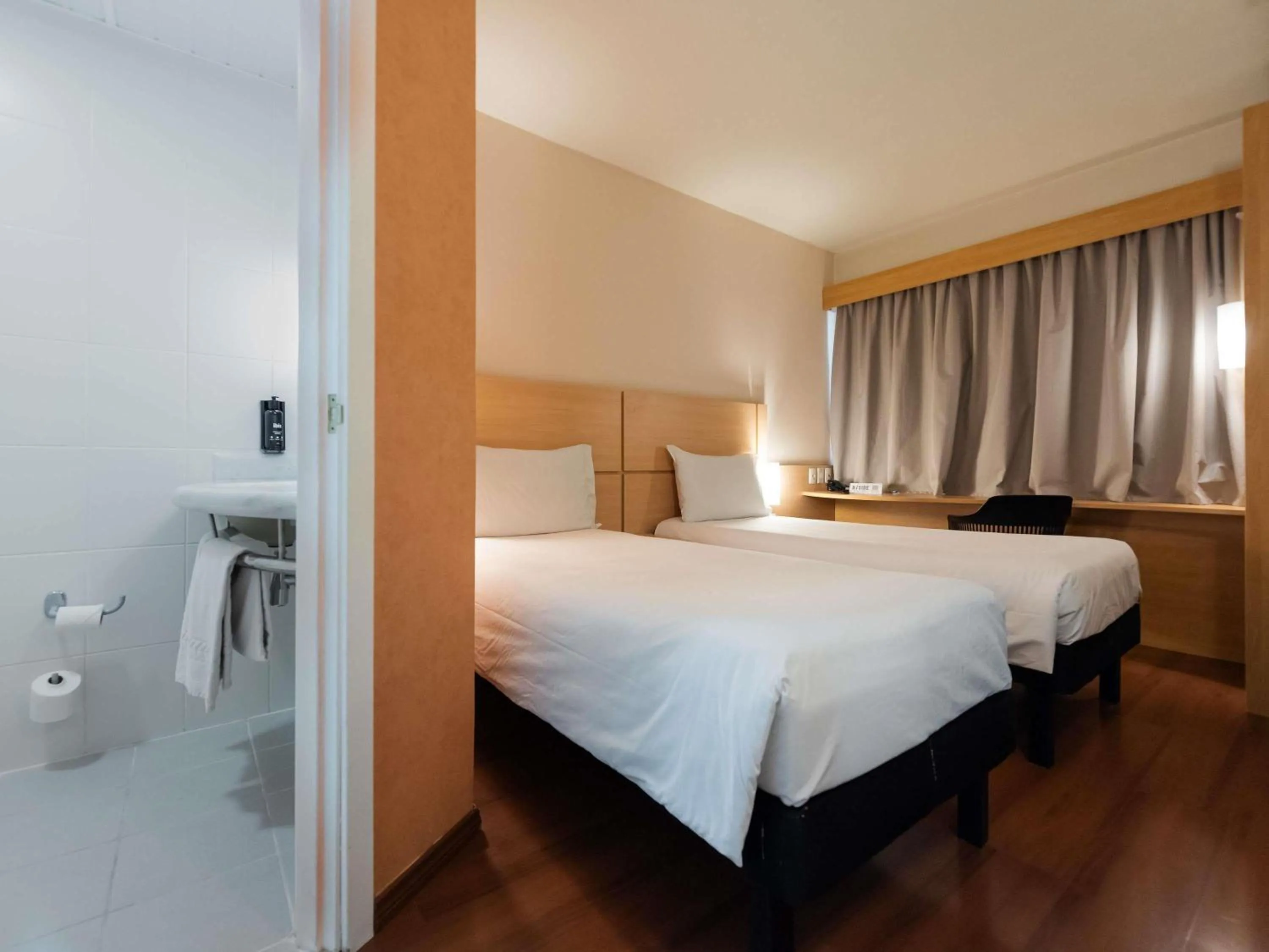 Bedroom, Bed in ibis Porto Alegre Moinhos de Vento