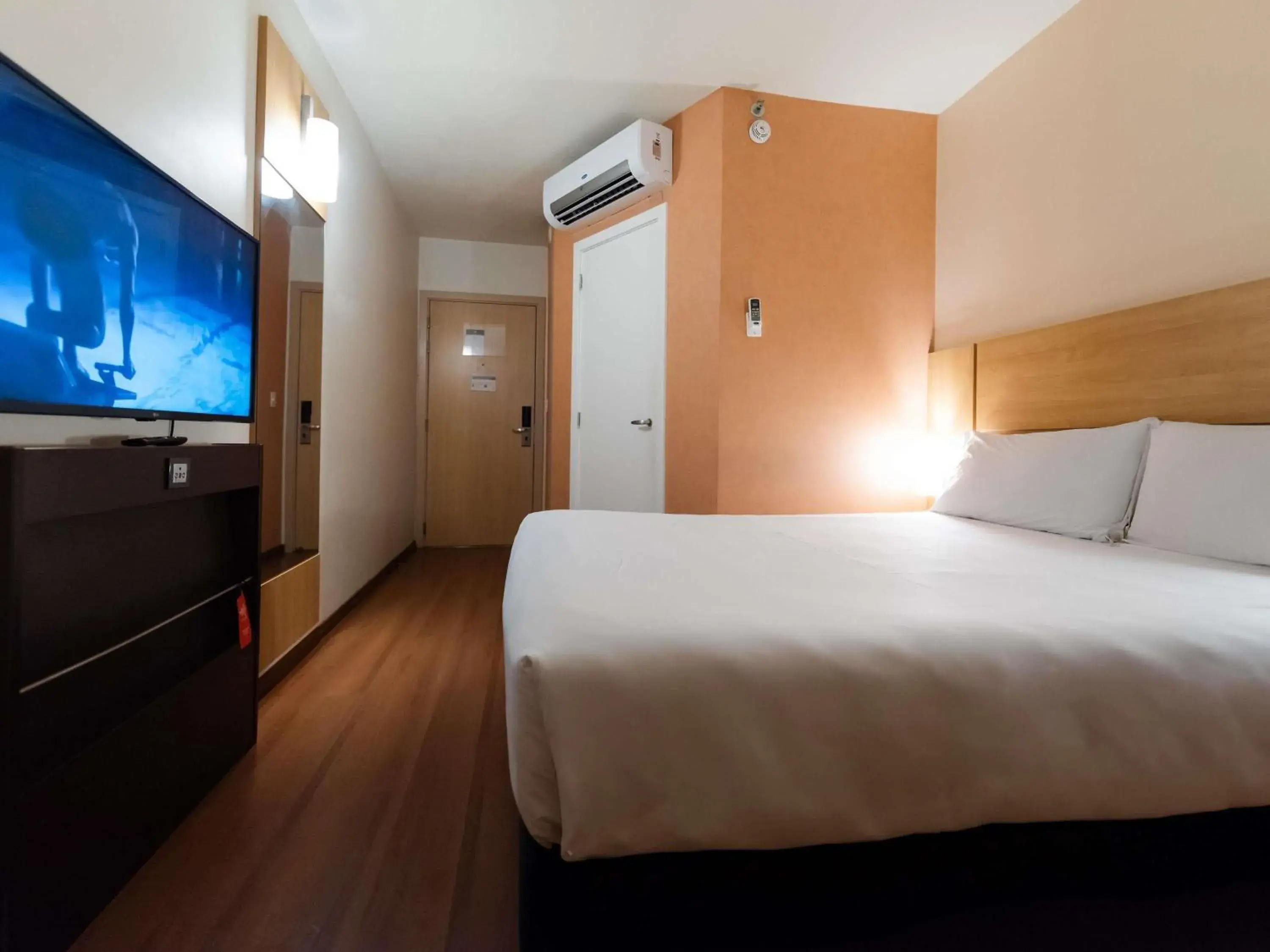 Bedroom, Bed in ibis Porto Alegre Moinhos de Vento Bedroom, Bed in ibis Porto Alegre Moinhos de Vento