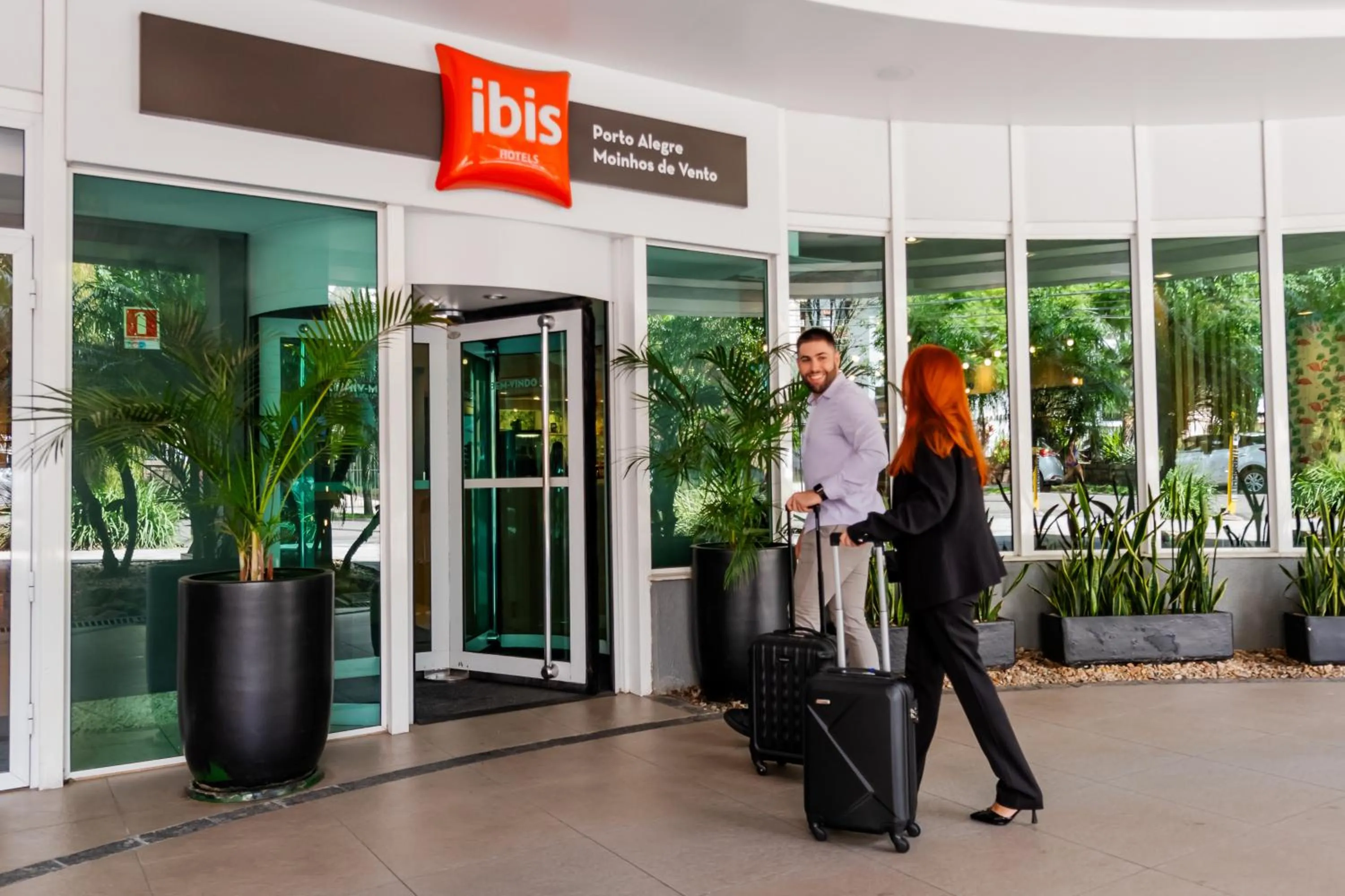 Facade/entrance in ibis Porto Alegre Moinhos de Vento