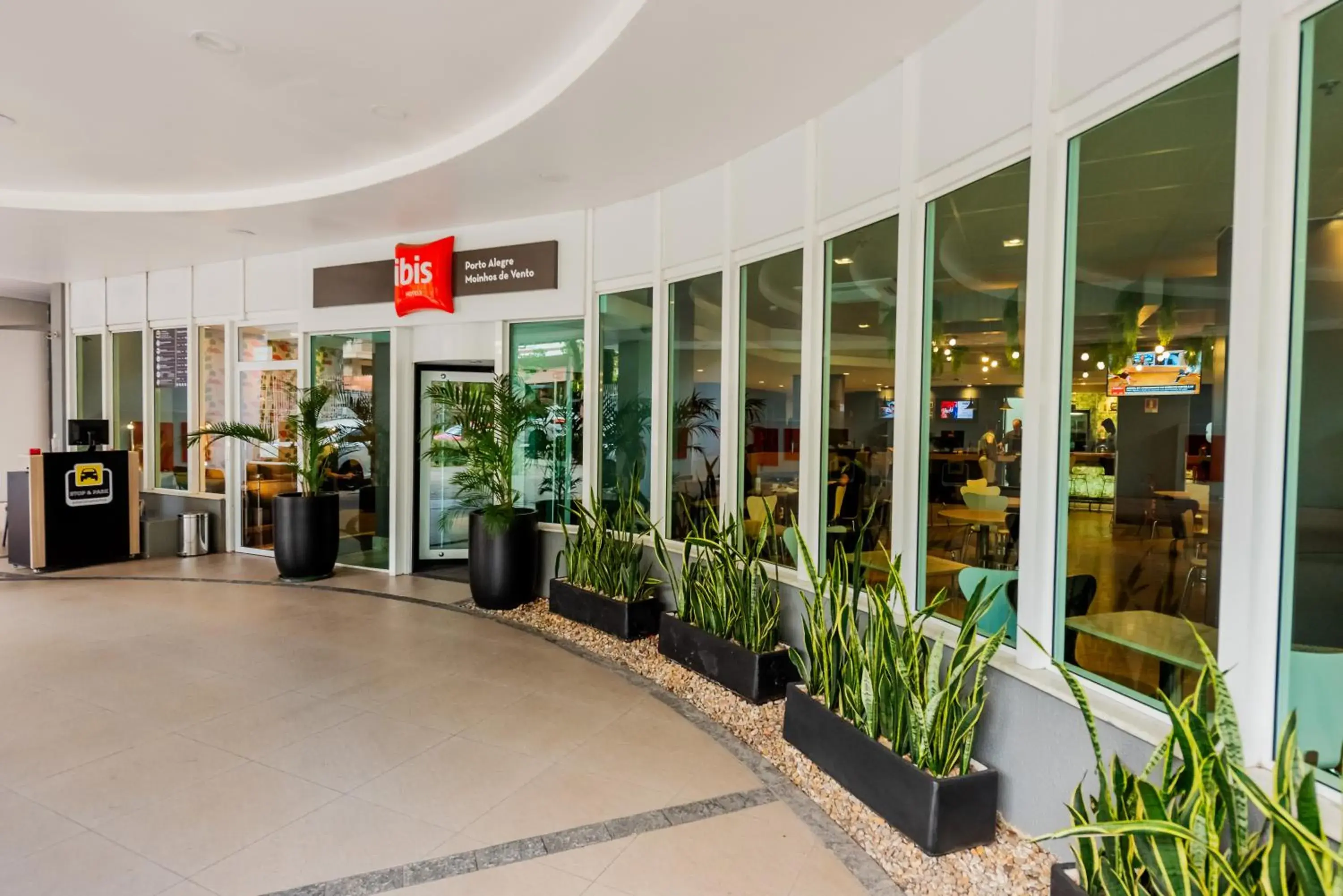 Facade/entrance in ibis Porto Alegre Moinhos de Vento Facade/entrance in ibis Porto Alegre Moinhos de Vento