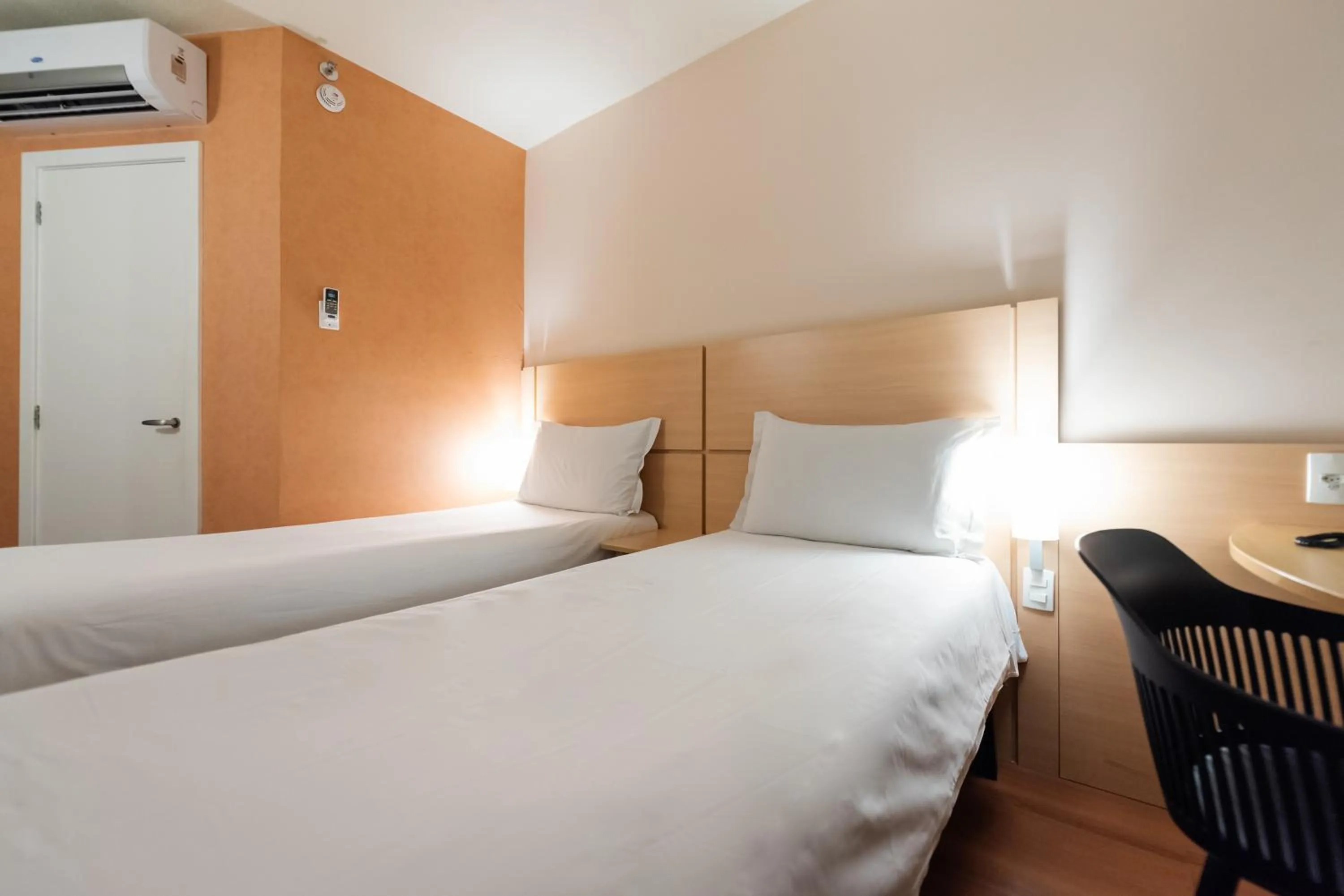 Bedroom, Bed in ibis Porto Alegre Moinhos de Vento