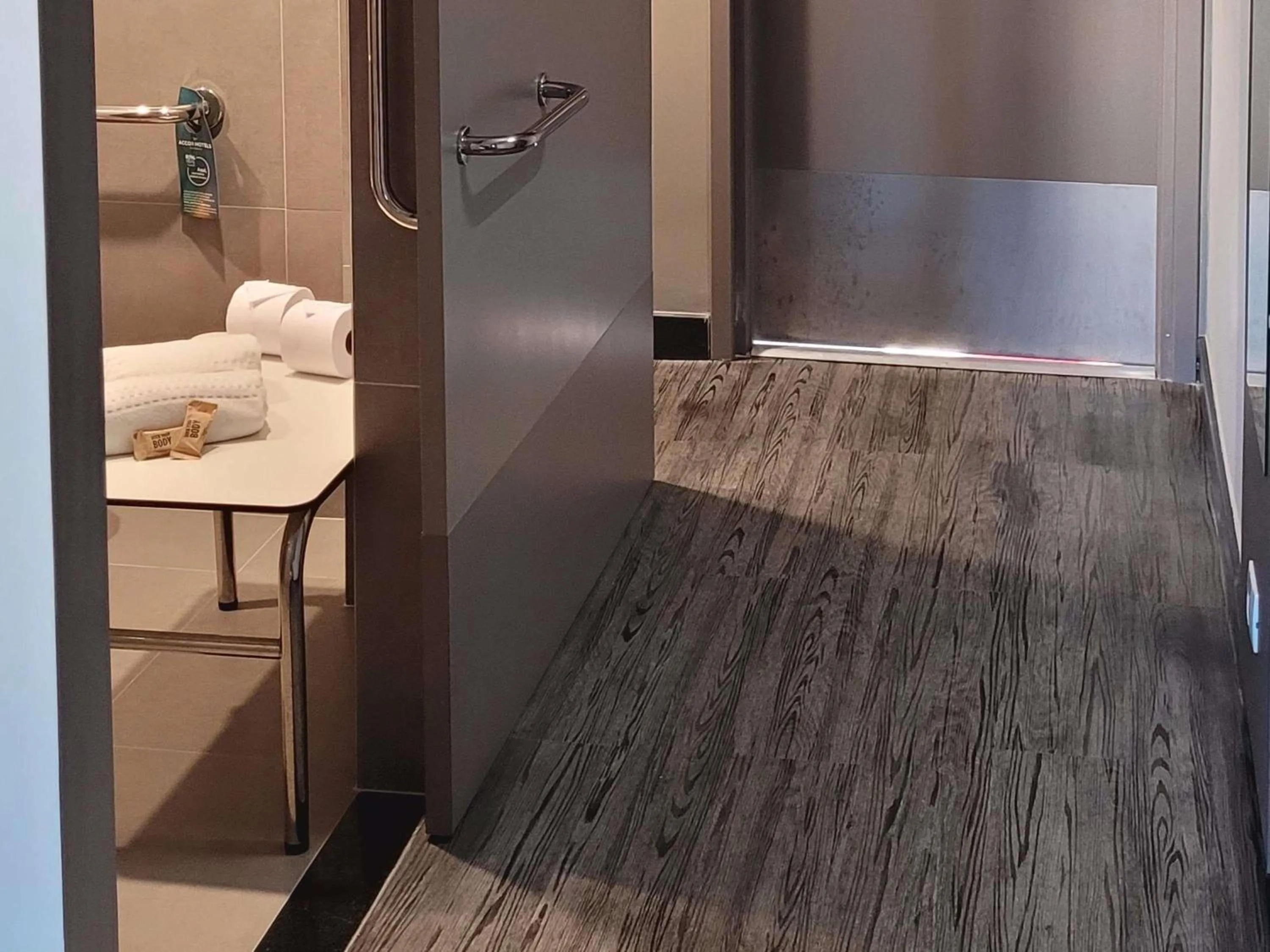 Photo of the whole room, Bed in ibis Sao Jose dos Campos Dutra