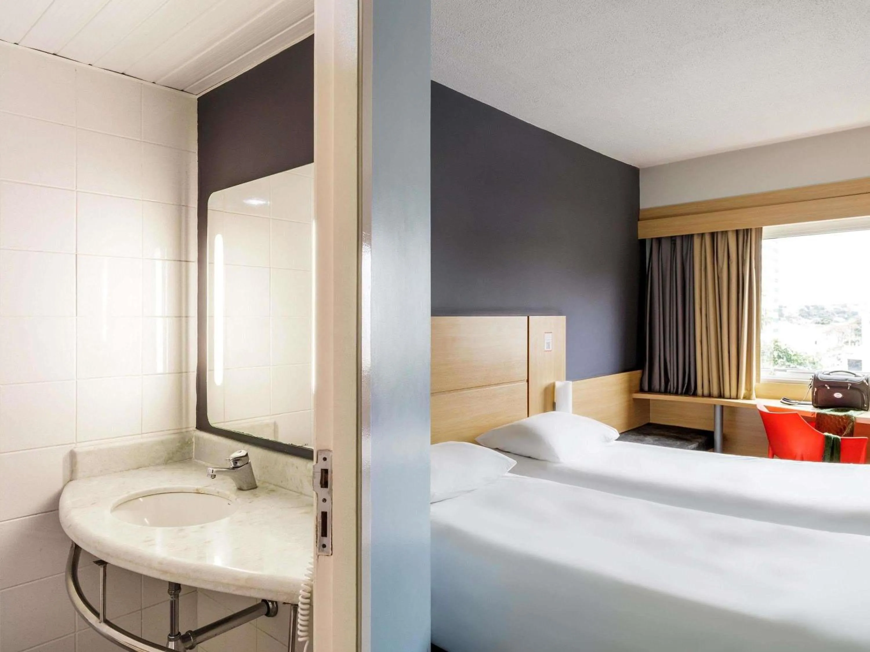 Bed in ibis Sao Jose dos Campos Dutra