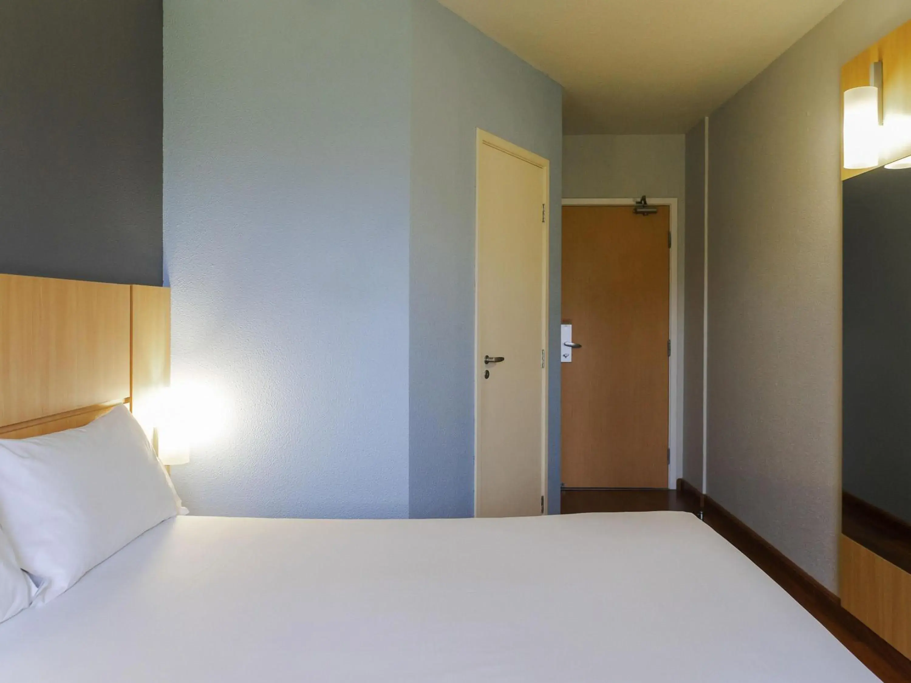 Bedroom, Bed in ibis Curitiba Aeroporto Bedroom, Bed in ibis Curitiba Aeroporto