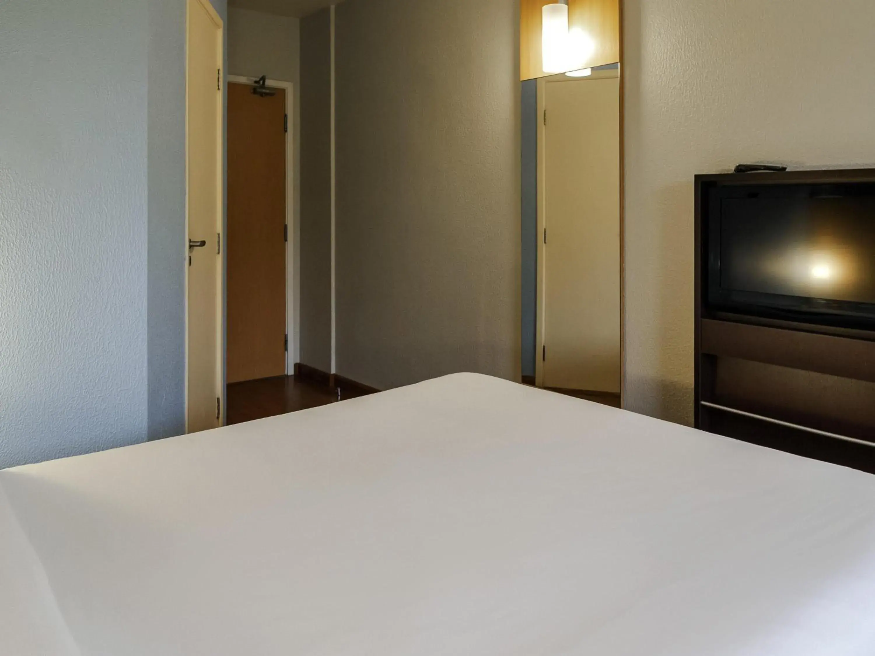 Bedroom, Bed in ibis Curitiba Aeroporto Bedroom, Bed in ibis Curitiba Aeroporto