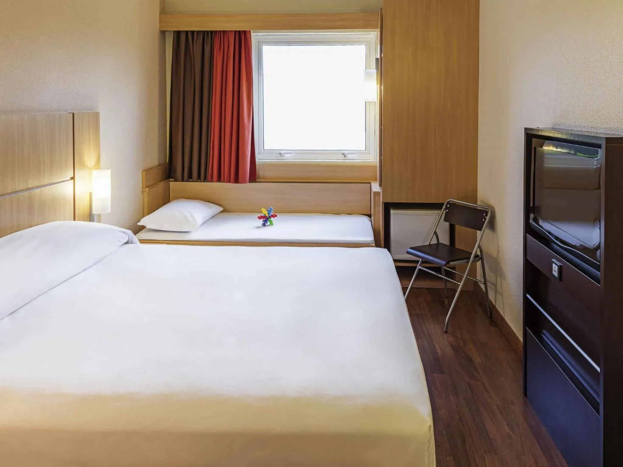 Bedroom, Bed in ibis Curitiba Aeroporto