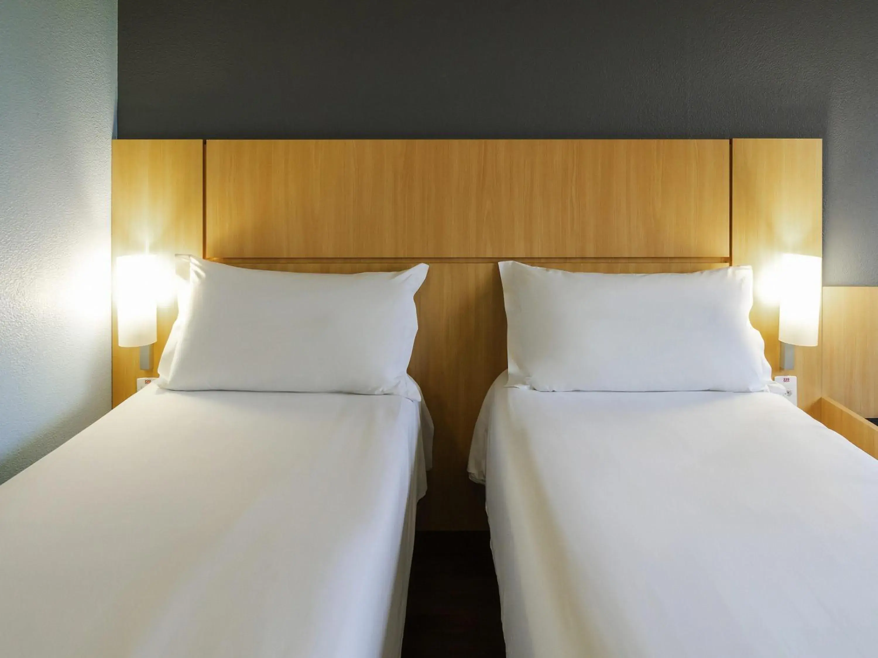 Bedroom, Bed in ibis Curitiba Aeroporto Bedroom, Bed in ibis Curitiba Aeroporto