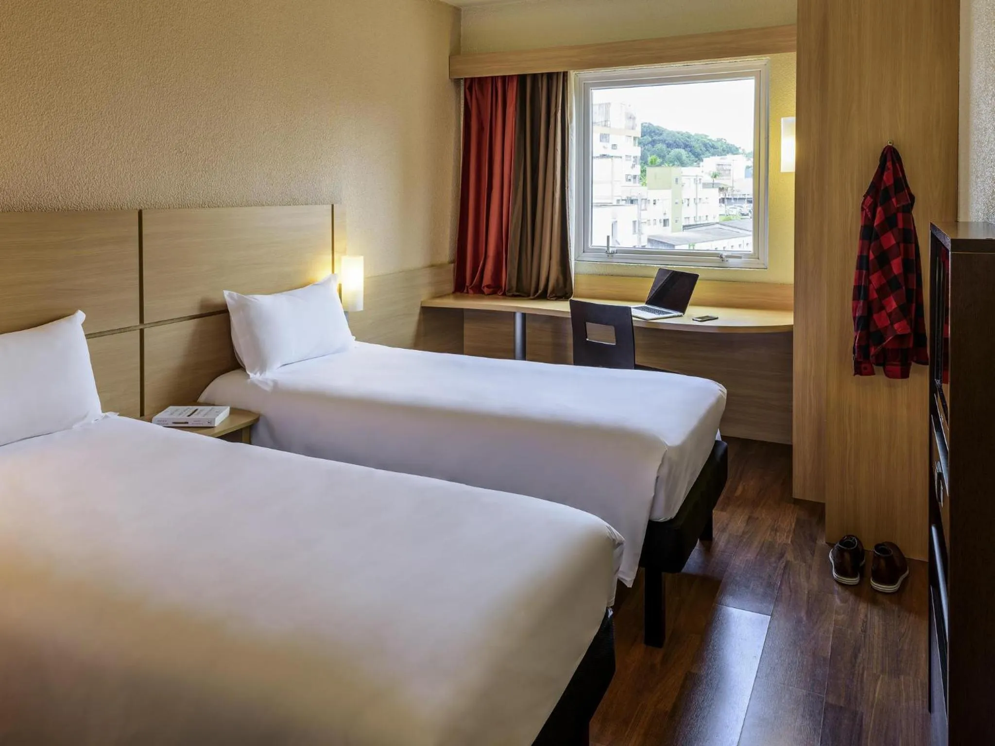Bedroom, Bed in ibis Blumenau