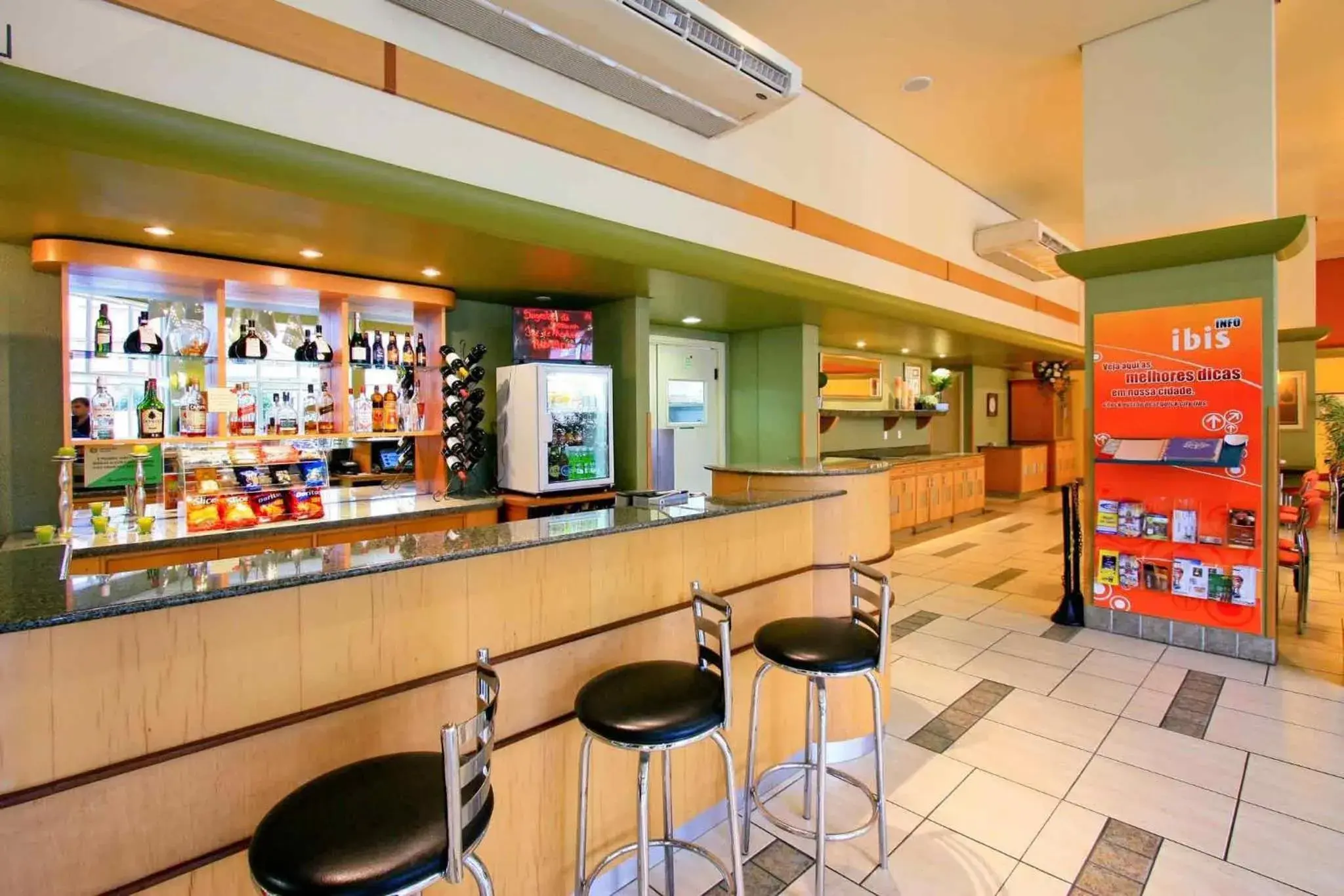 Lounge or bar in ibis Blumenau Lounge or bar in ibis Blumenau