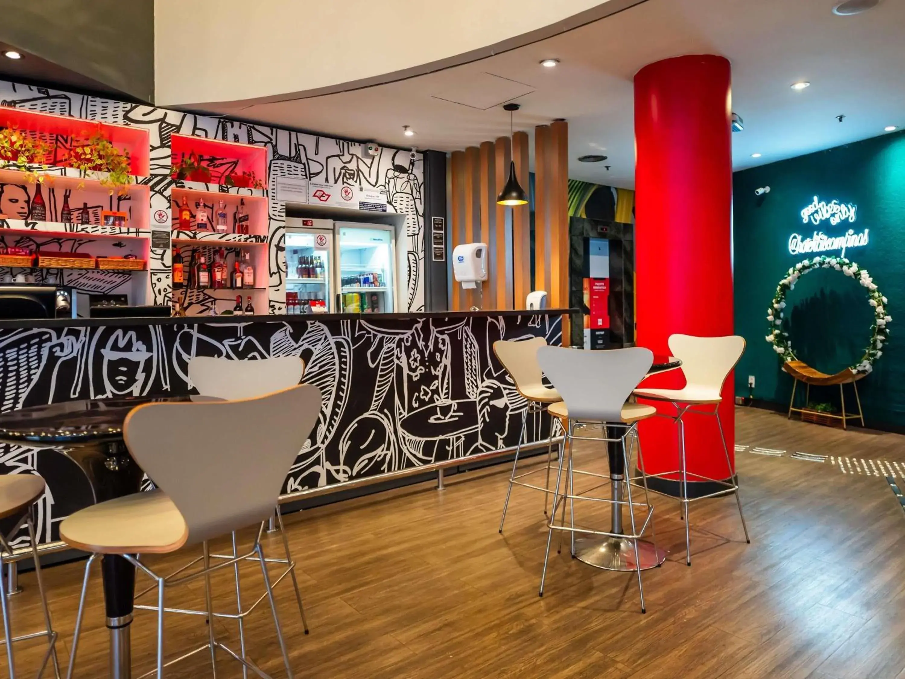 Lounge or bar in ibis Campinas Lounge or bar in ibis Campinas