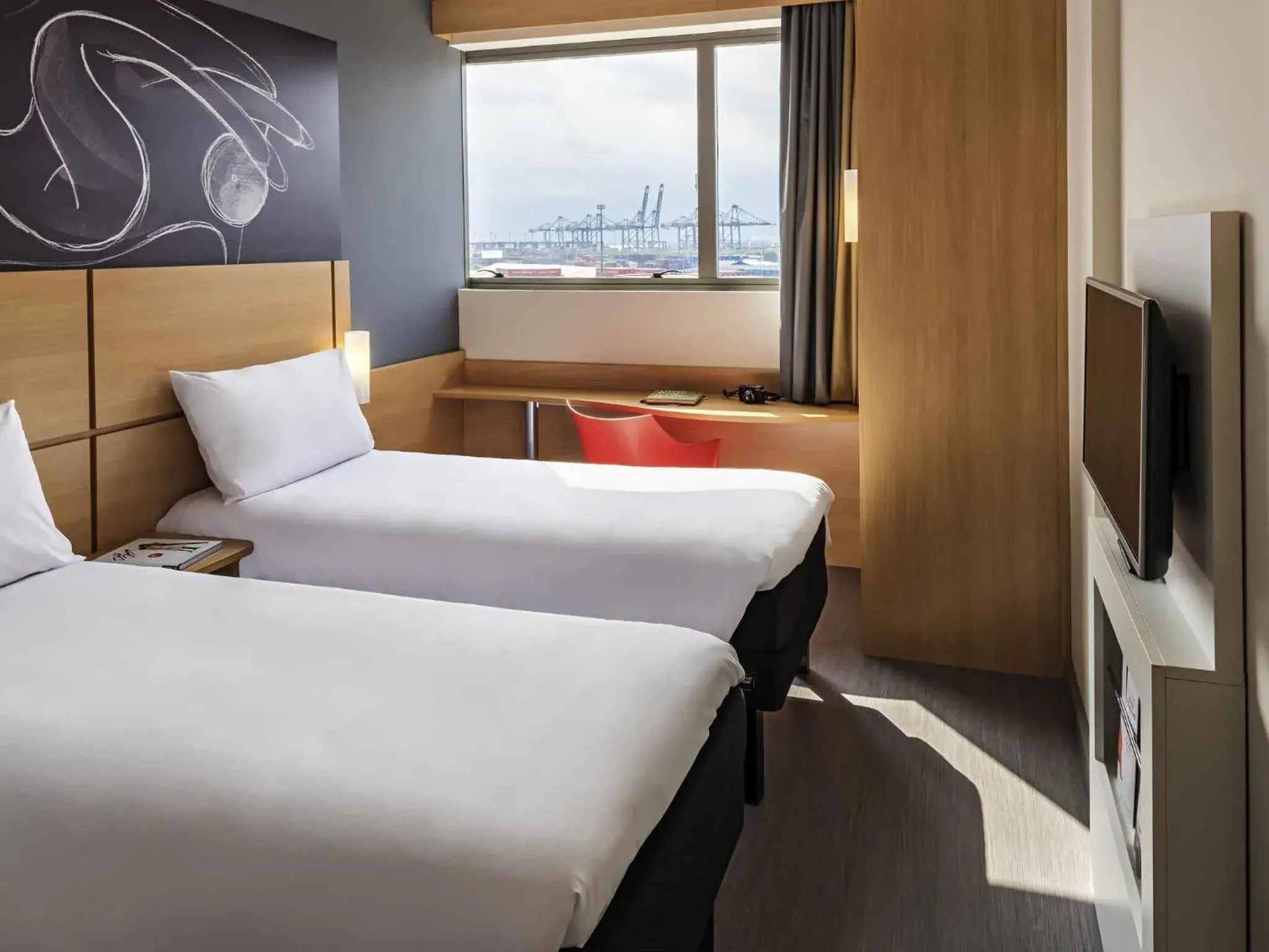 Bedroom, Bed in ibis Santos Valongo Bedroom, Bed in ibis Santos Valongo