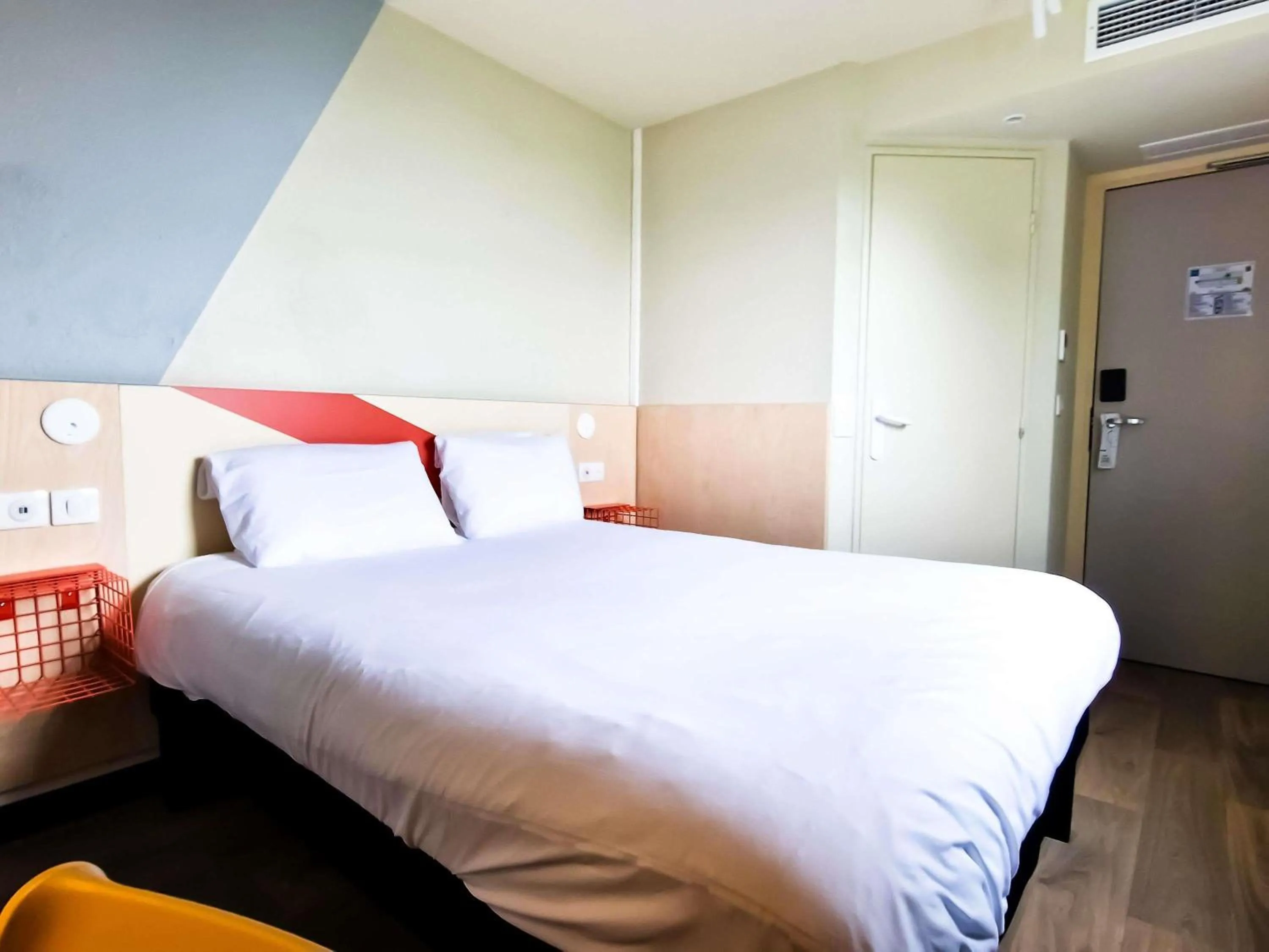 Bedroom, Bed in ibis Budget Lille Marcq En Baroeul