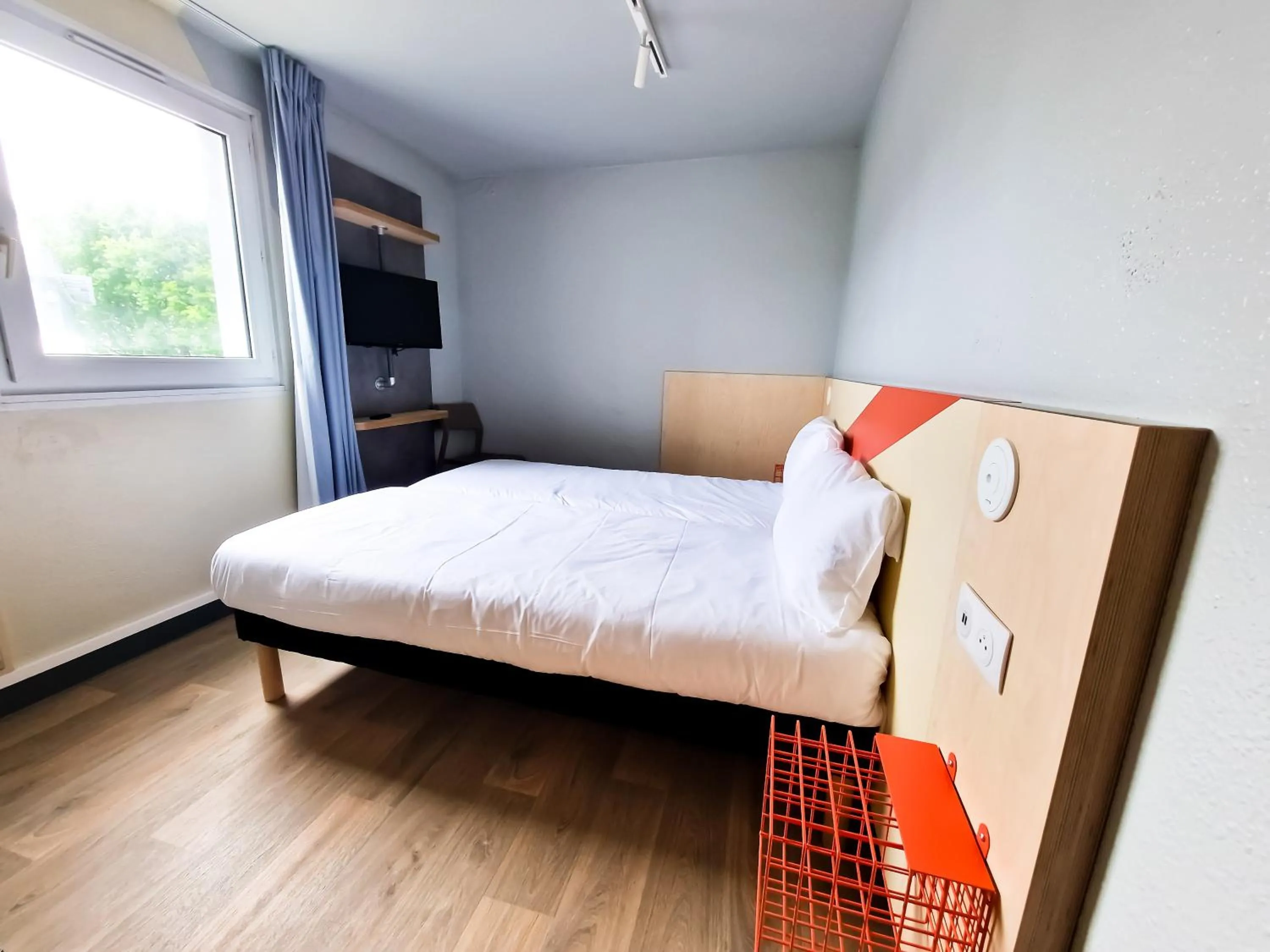 Bedroom, Bed in ibis Budget Lille Marcq En Baroeul