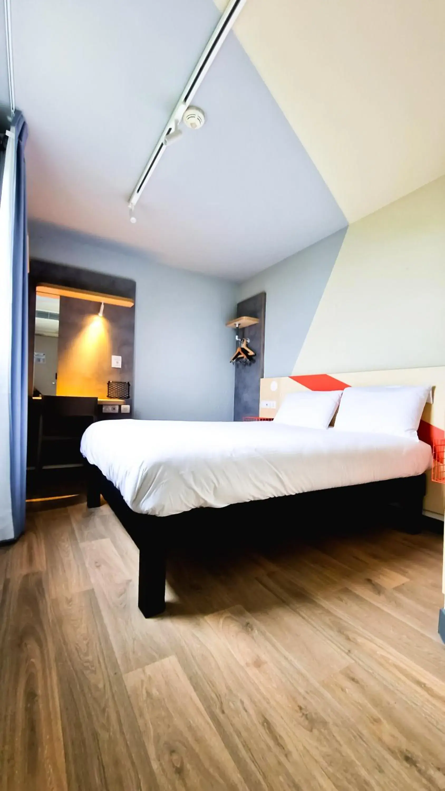 Shower, Bed in ibis Budget Lille Marcq En Baroeul Shower, Bed in ibis Budget Lille Marcq En Baroeul