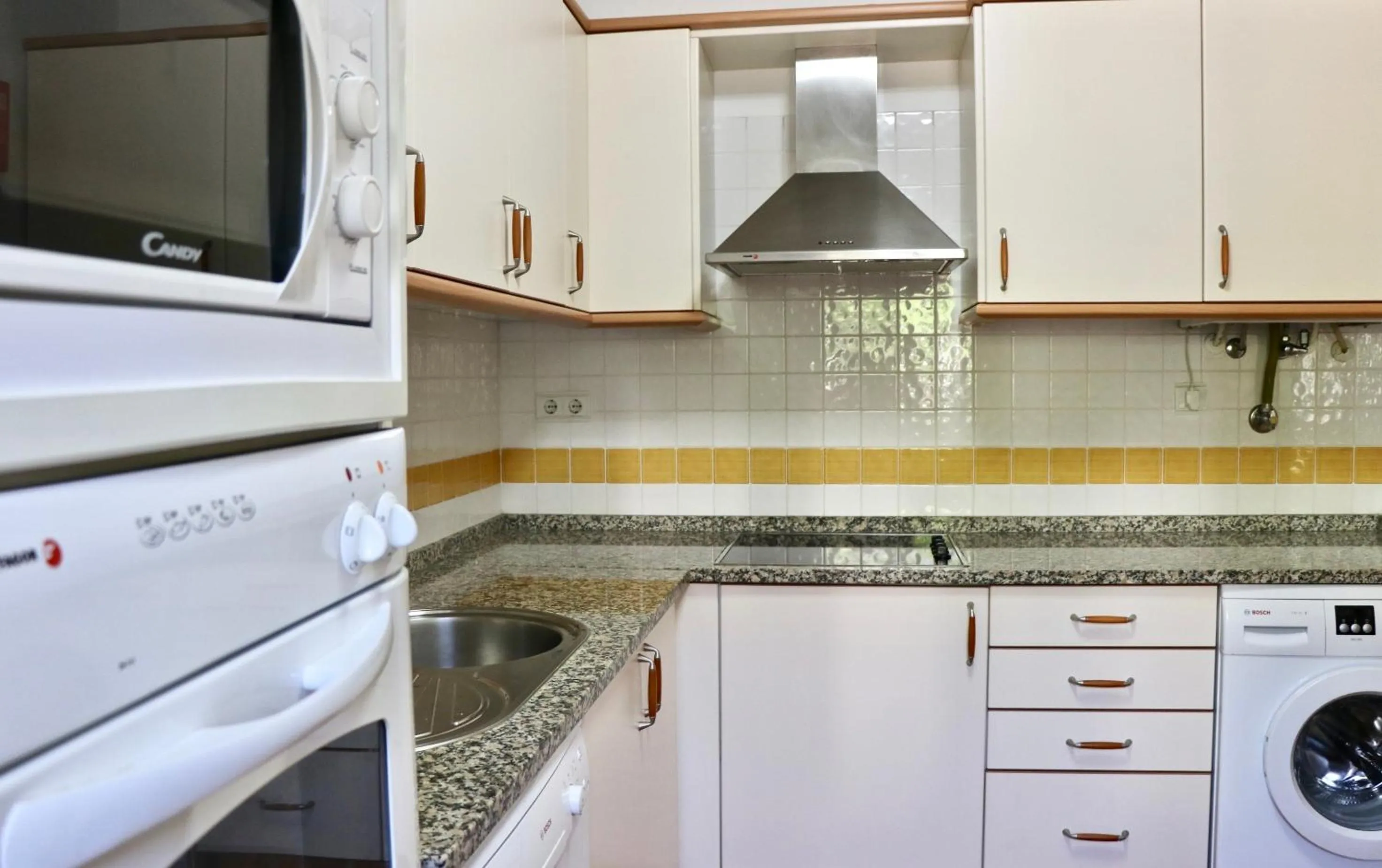 Kitchen or kitchenette in Quinta do Morgado - Apartamentos Turisticos Monte Da Eira