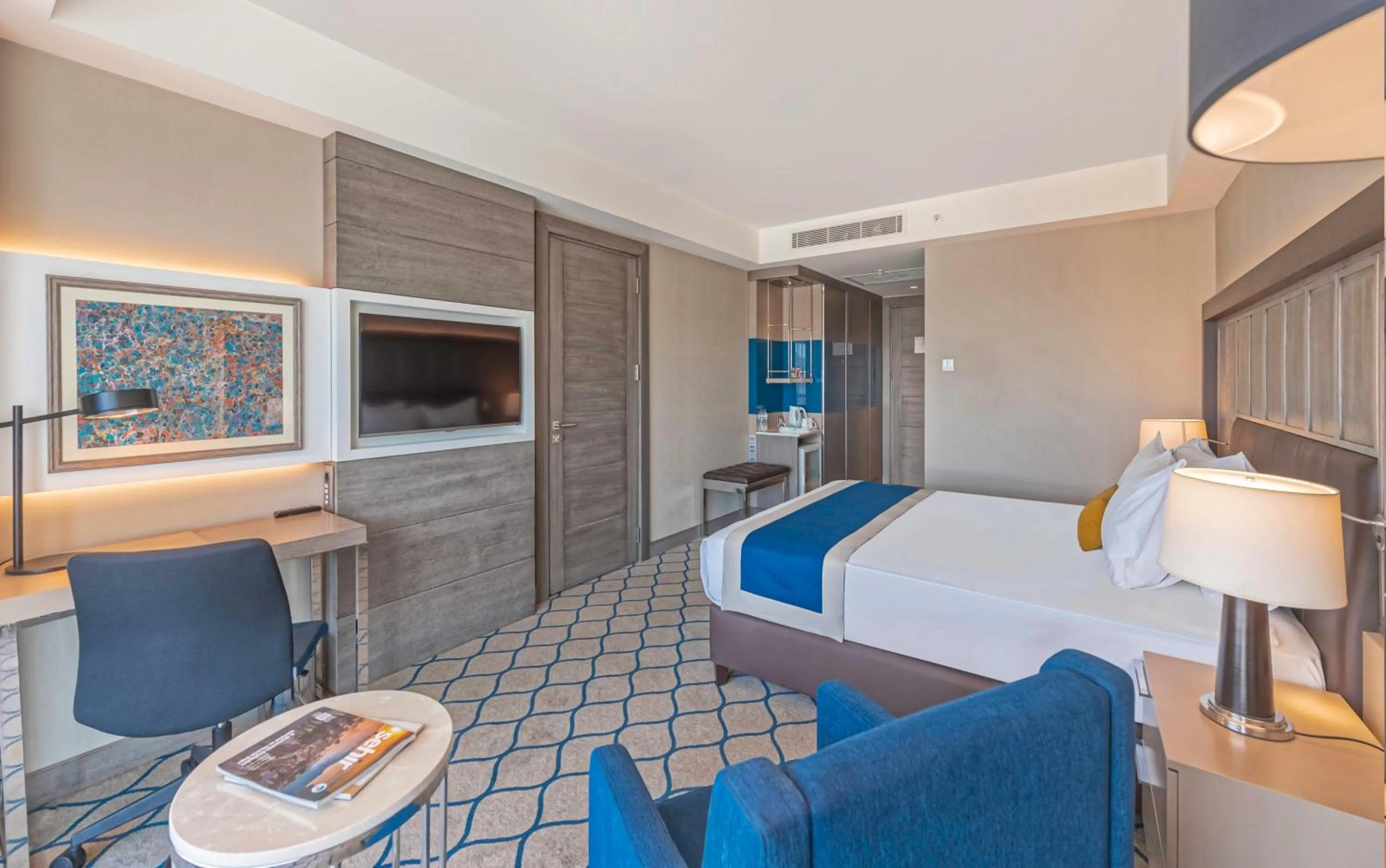 Photo of the whole room, Bed in Holiday Inn Kayseri - Duvenonu by IHG