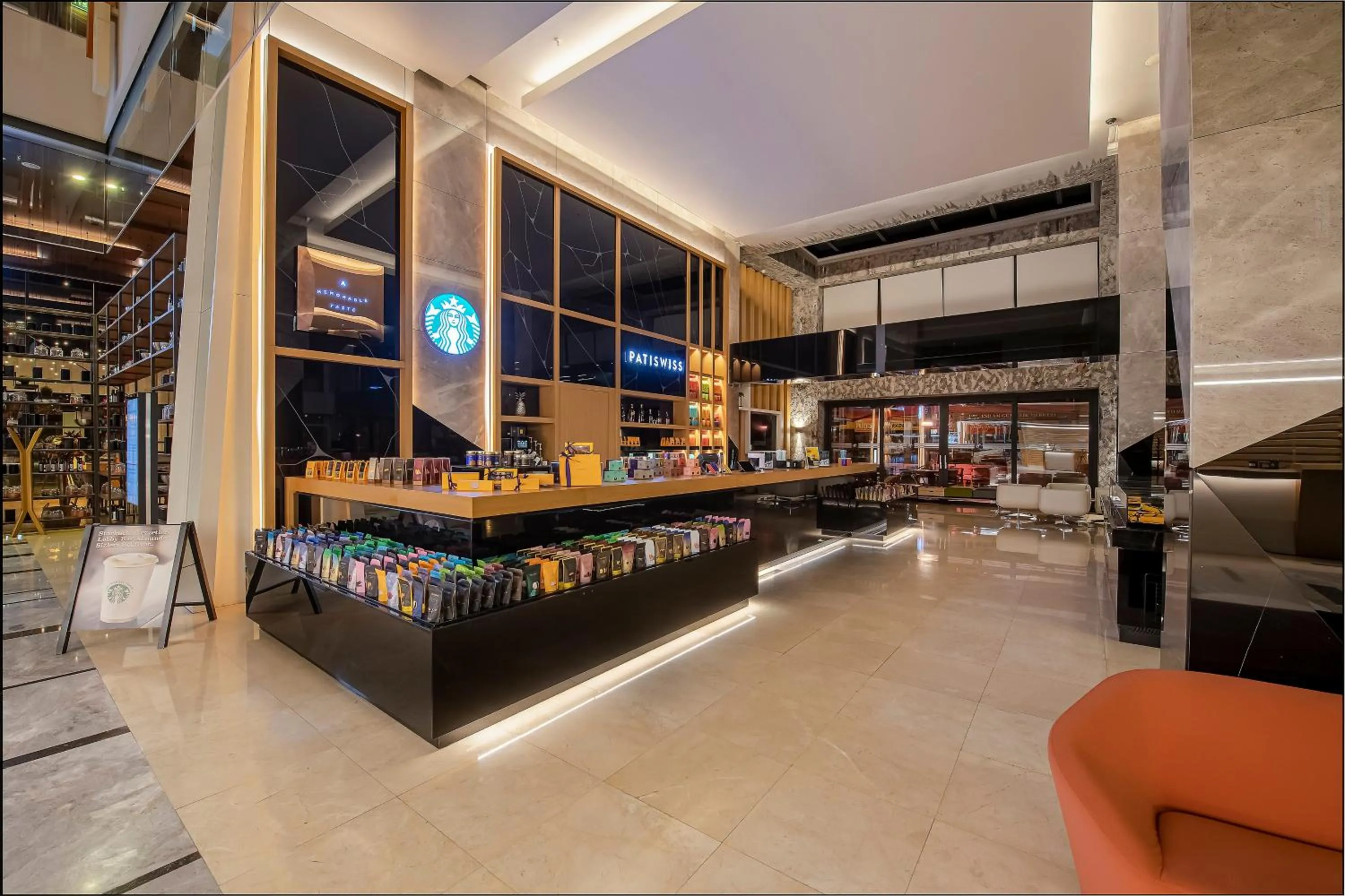 Lounge or bar in Holiday Inn Kayseri - Duvenonu by IHG