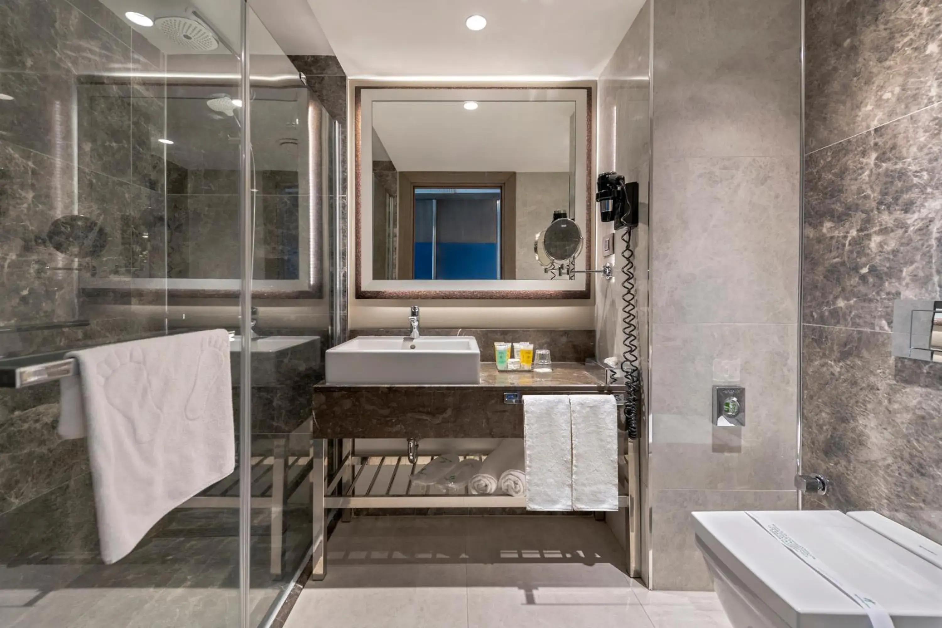 Bathroom in Holiday Inn Kayseri - Duvenonu by IHG Bathroom in Holiday Inn Kayseri - Duvenonu by IHG