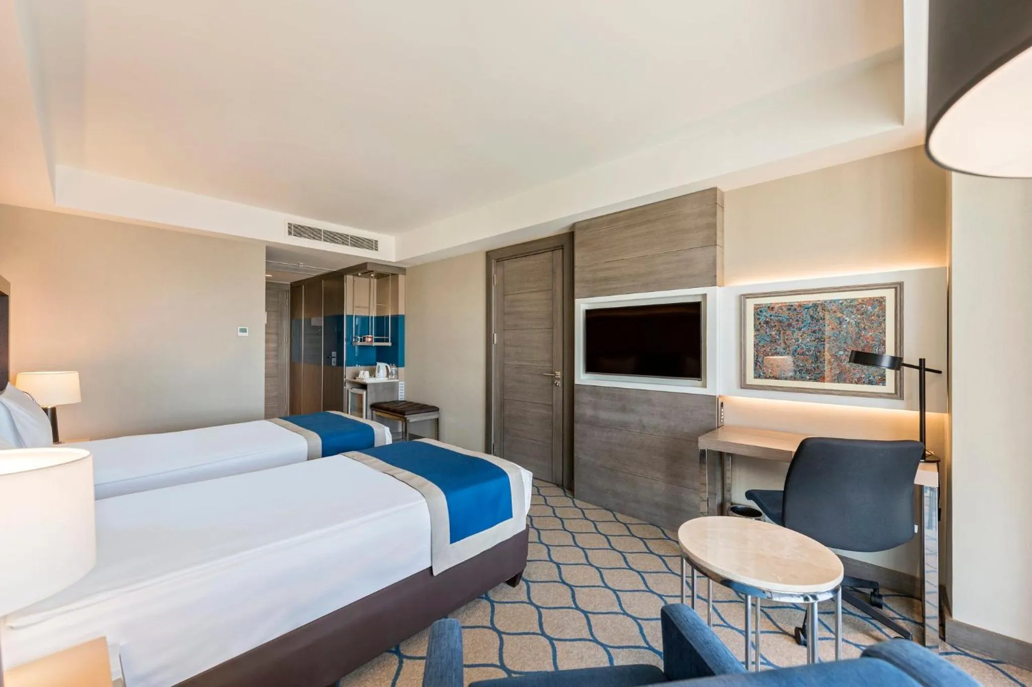 Photo of the whole room, Bed in Holiday Inn Kayseri - Duvenonu by IHG